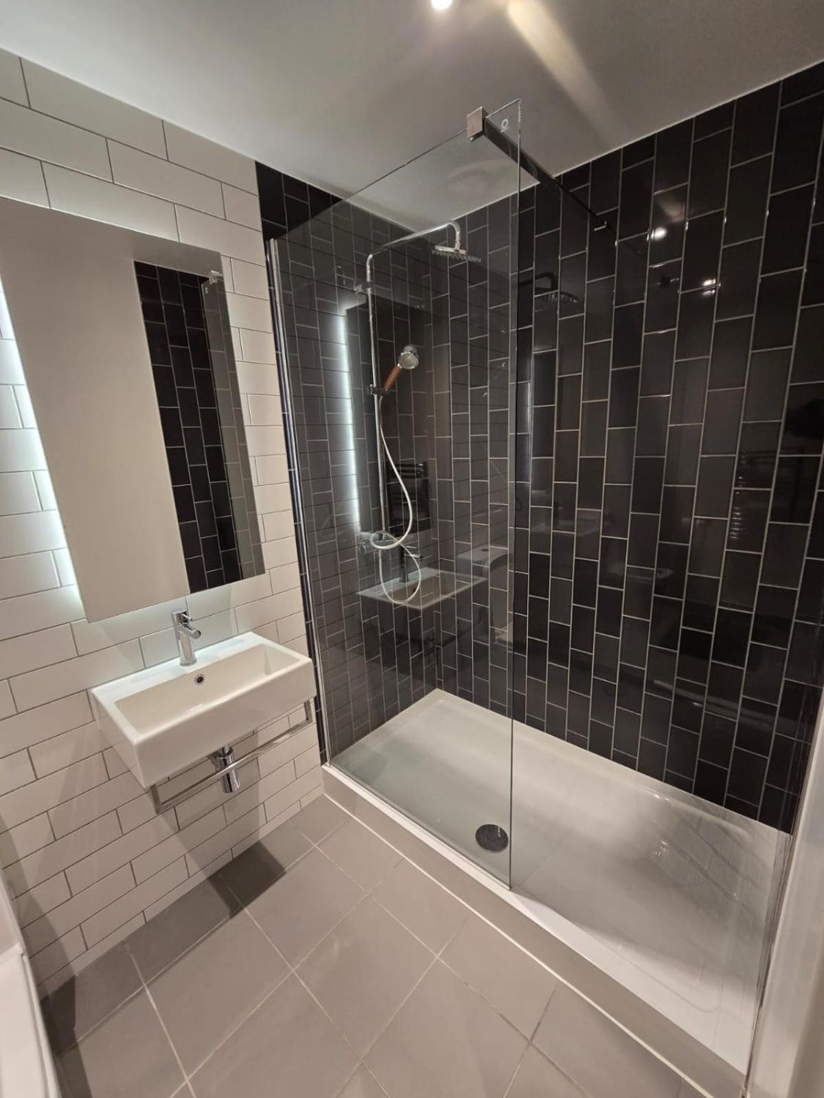 En-suite Toilet In Private Excel Airport Royal Wharf