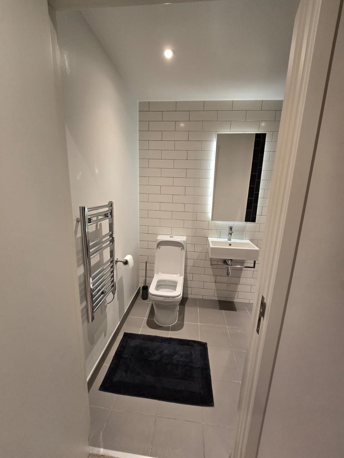 Homestay En-suite Toilet In Private Excel Airport Royal Wharf *