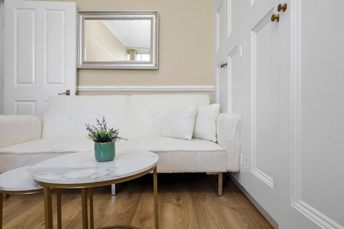 Furnished In Chelsea Apartment