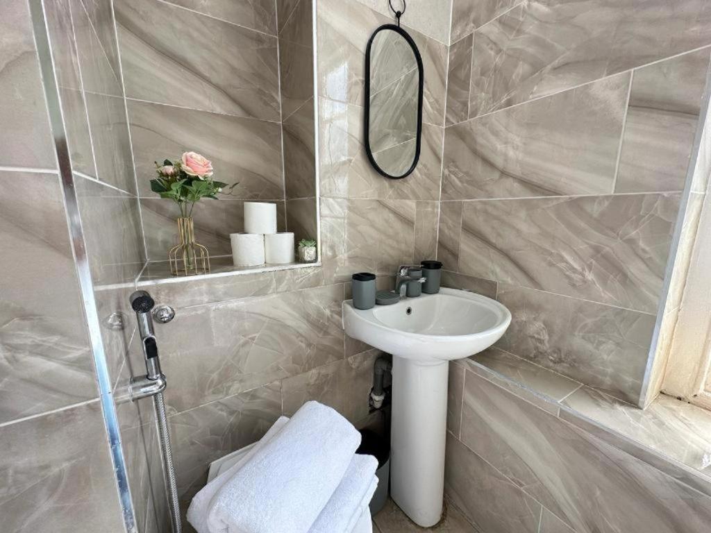 Park Lane Beautiful Family Apartment