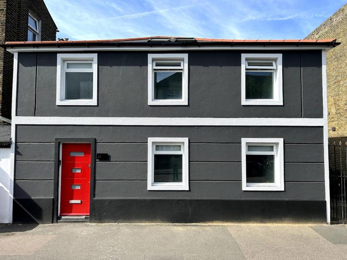 Spacious And Stylish Pad