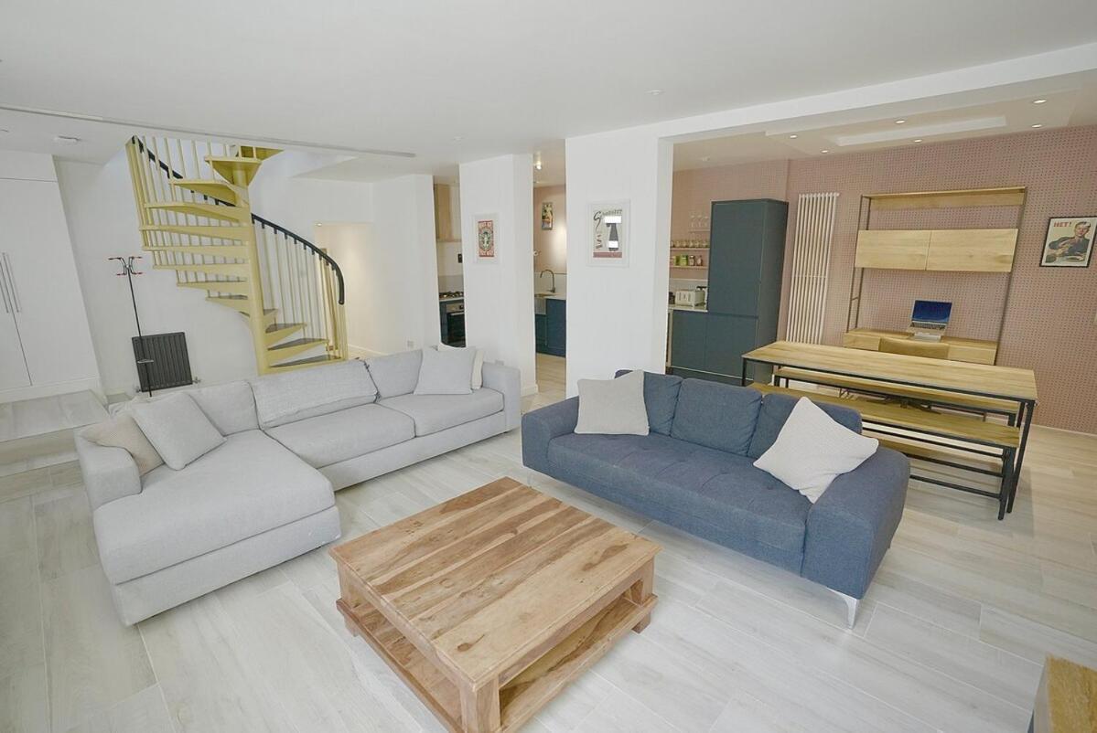 Spacious And Stylish Pad *