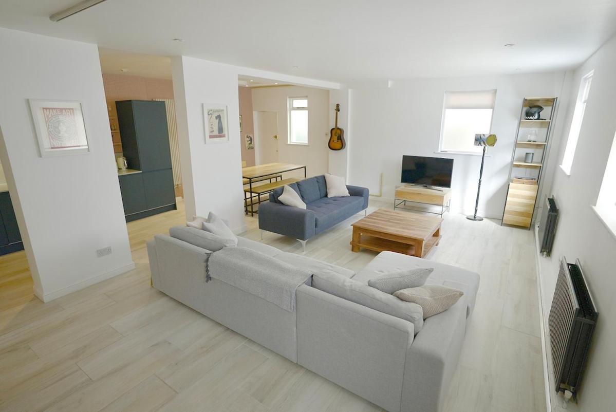 Spacious And Stylish Pad Holiday home London