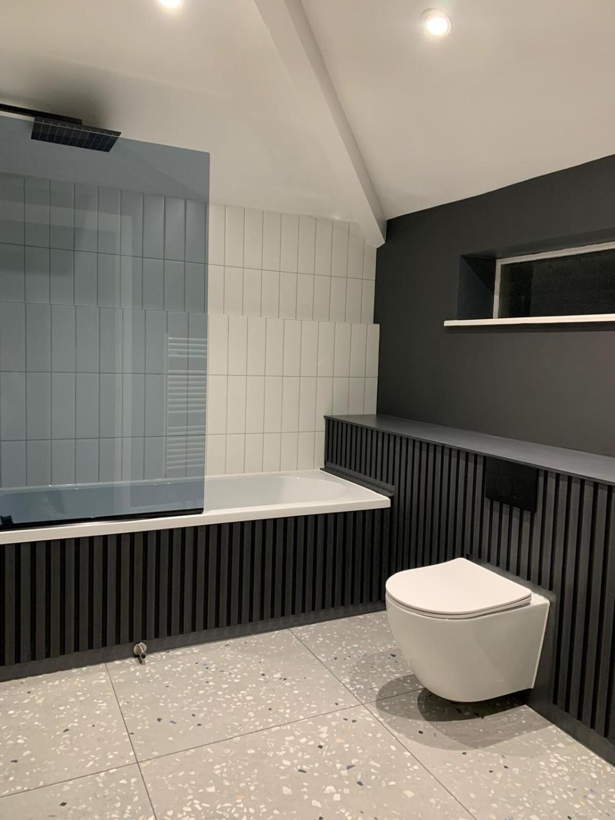 Spacious And Stylish Pad * London