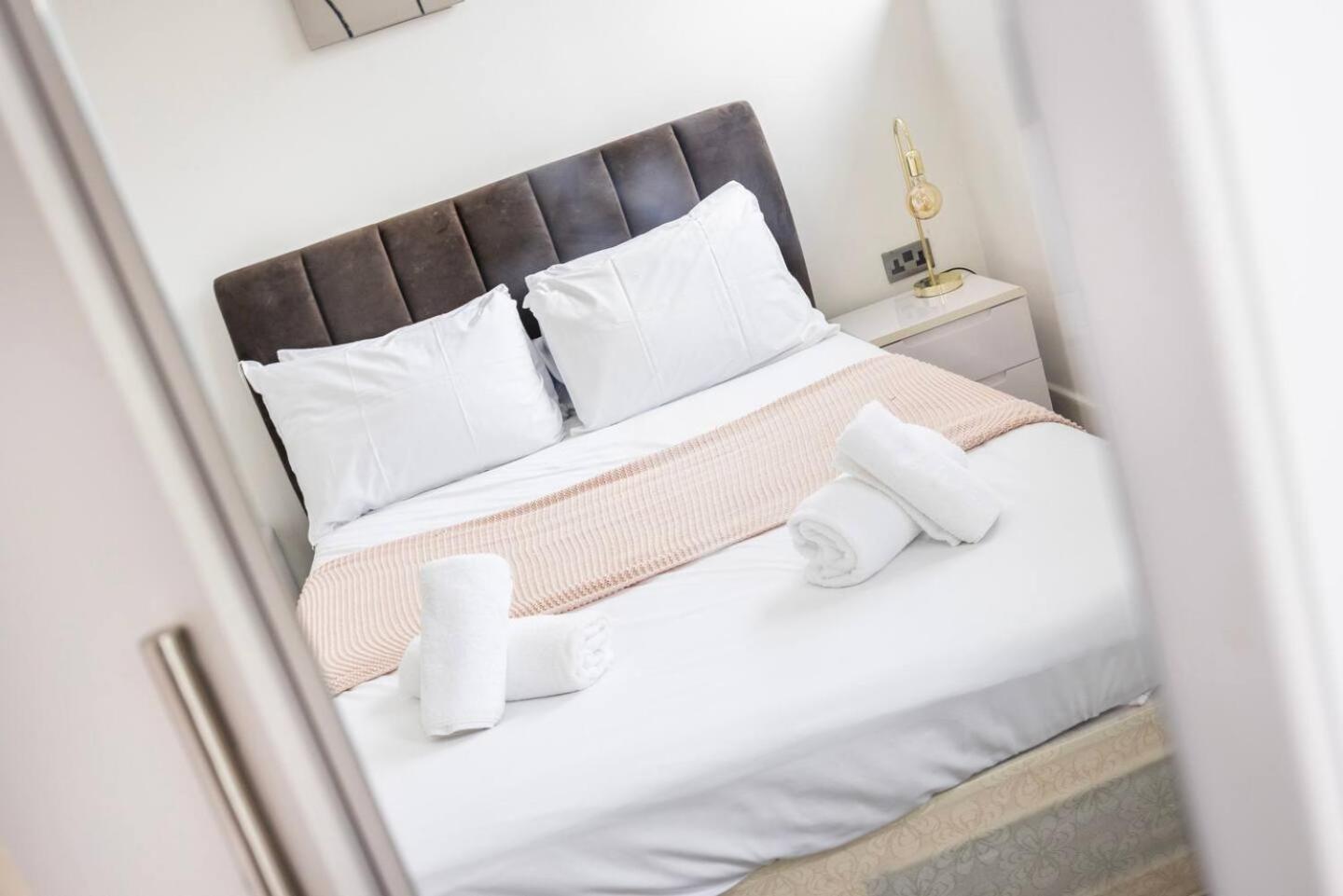 Holiday home Chic Steps From Liverpool Street *