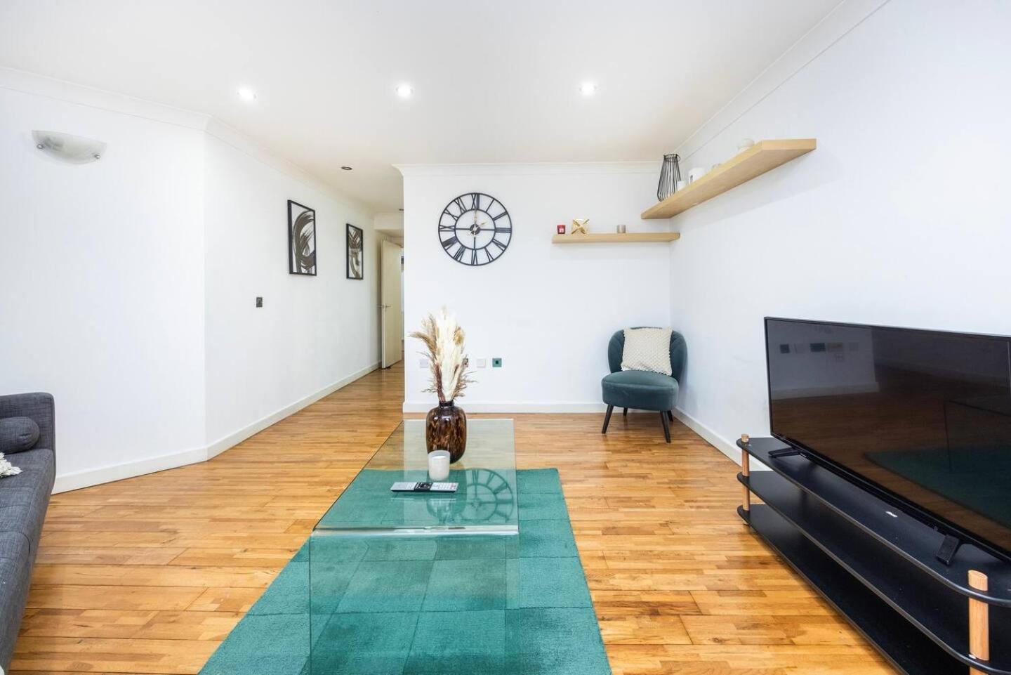 Holiday home Chic Steps From Liverpool Street *