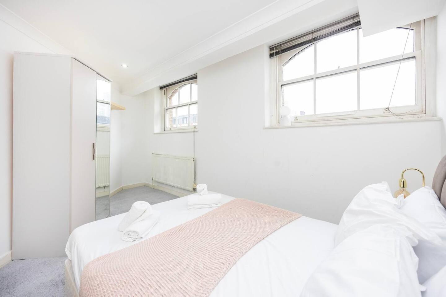 Holiday home Chic Steps From Liverpool Street London