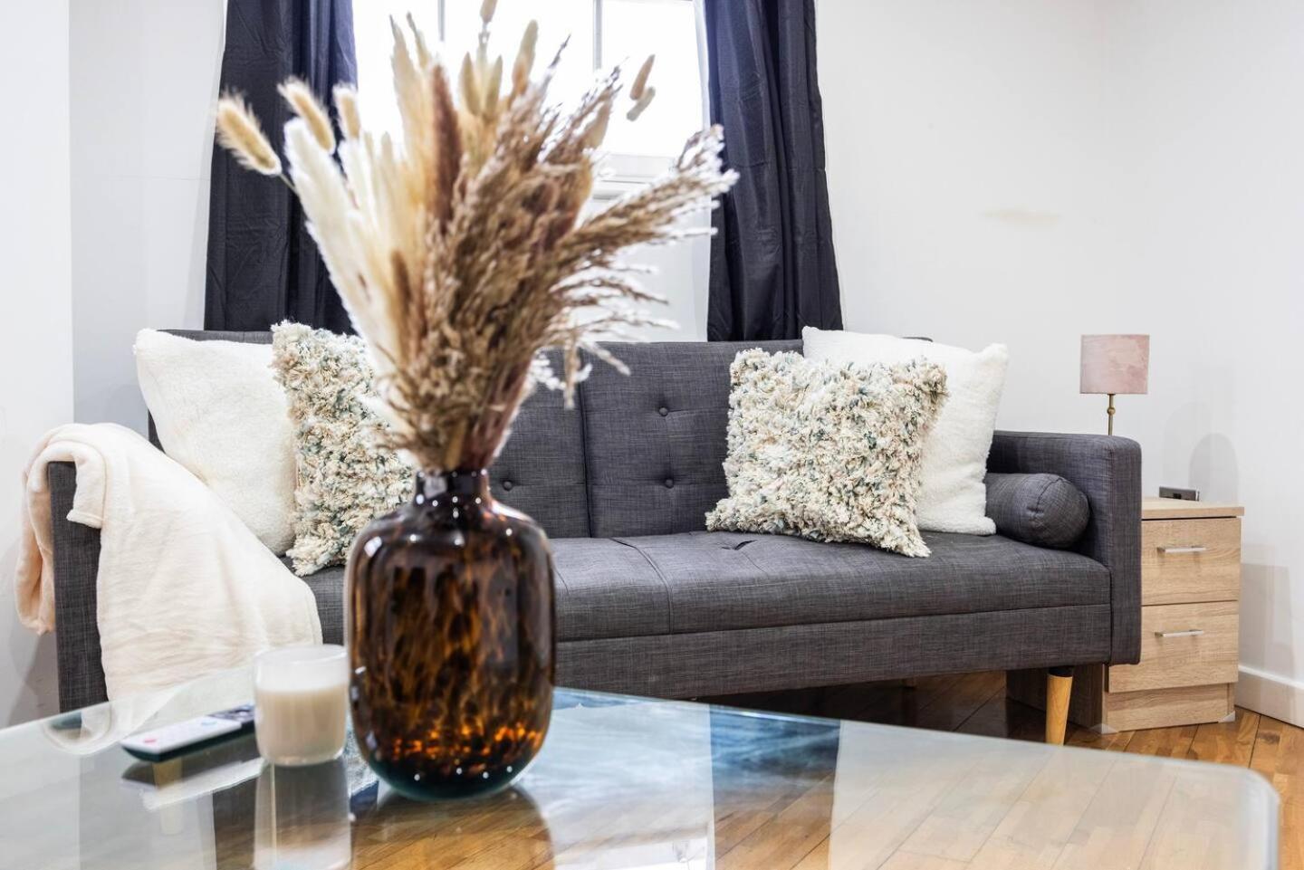 Holiday home Chic Steps From Liverpool Street *