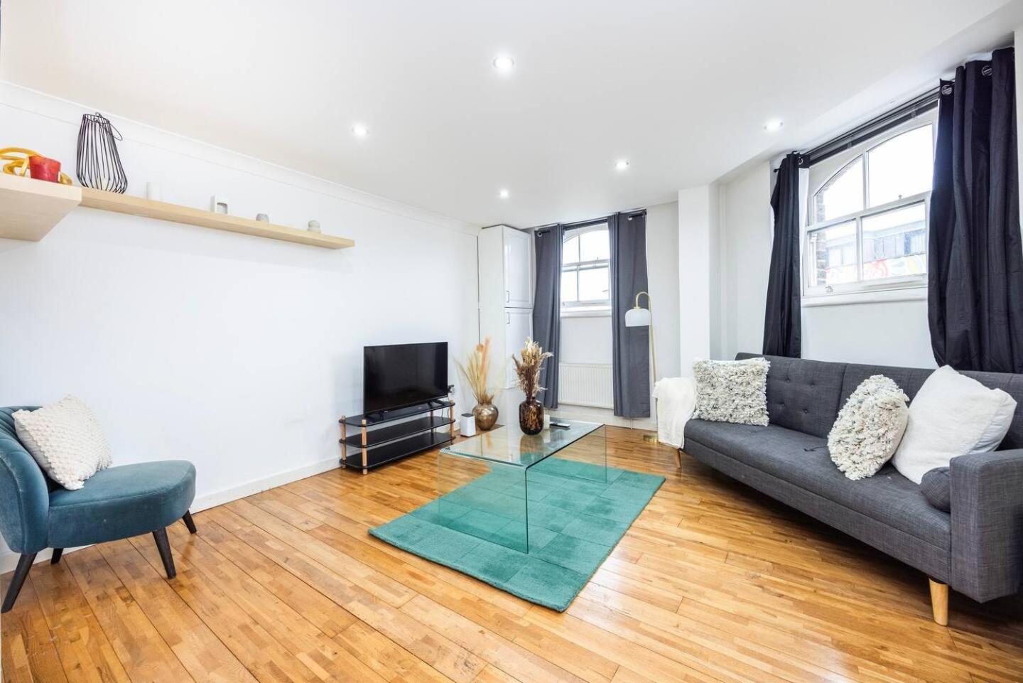 Holiday home Chic Steps From Liverpool Street