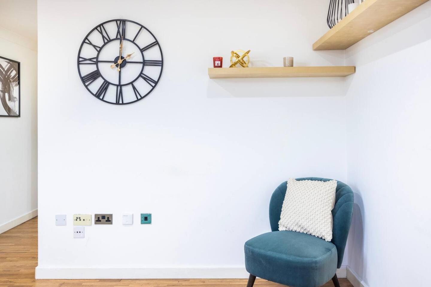 Holiday home Chic Steps From Liverpool Street *
