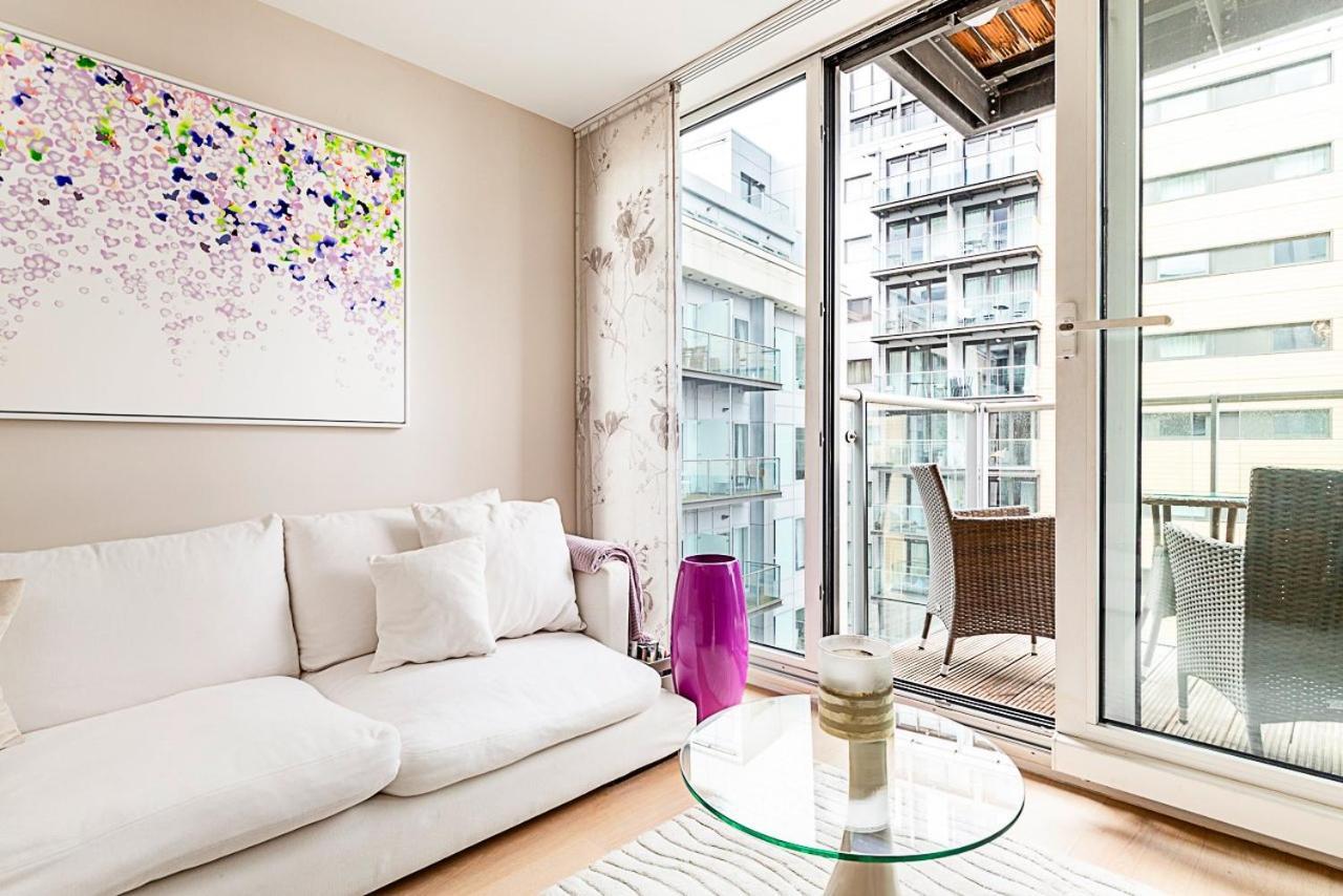 Stylish Battersea With Balcony Apartment