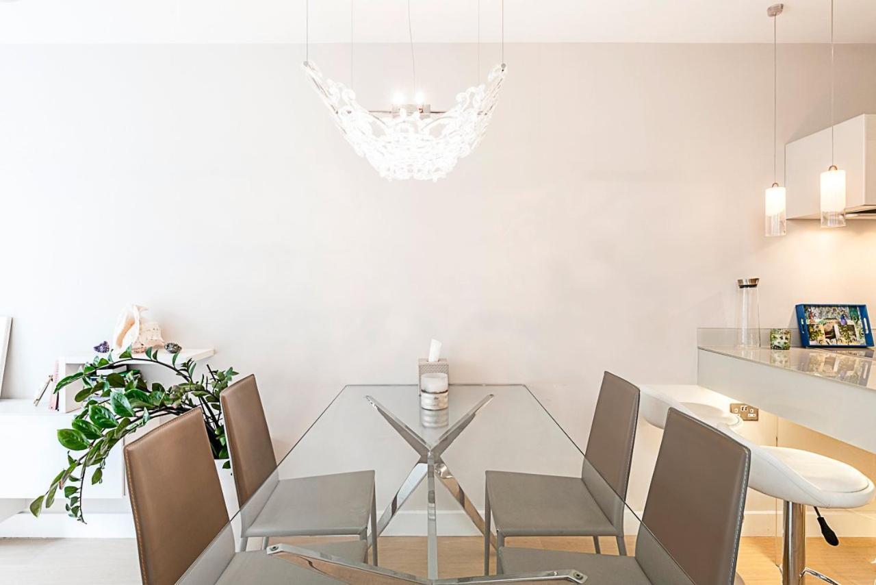 Stylish Battersea With Balcony Apartment
