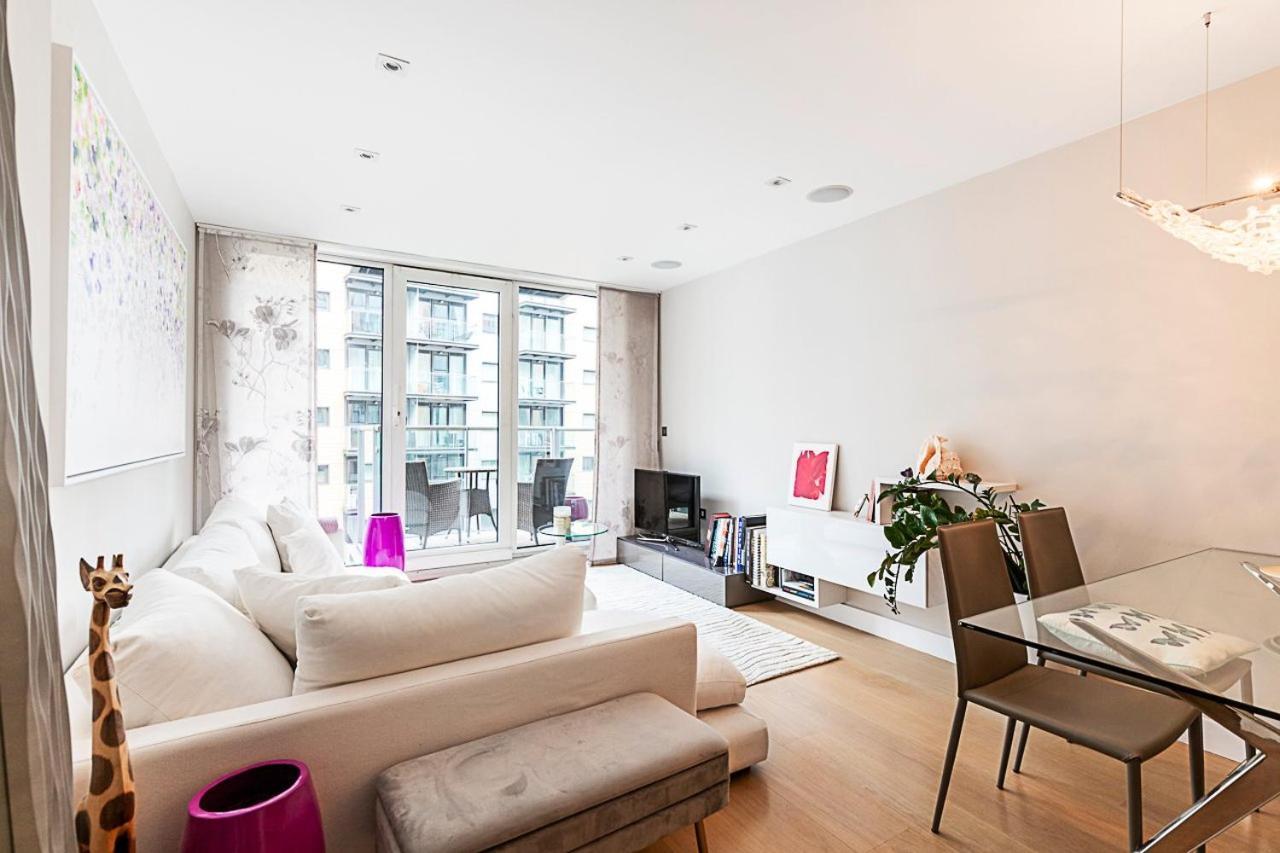 Stylish Battersea With Balcony Apartment London