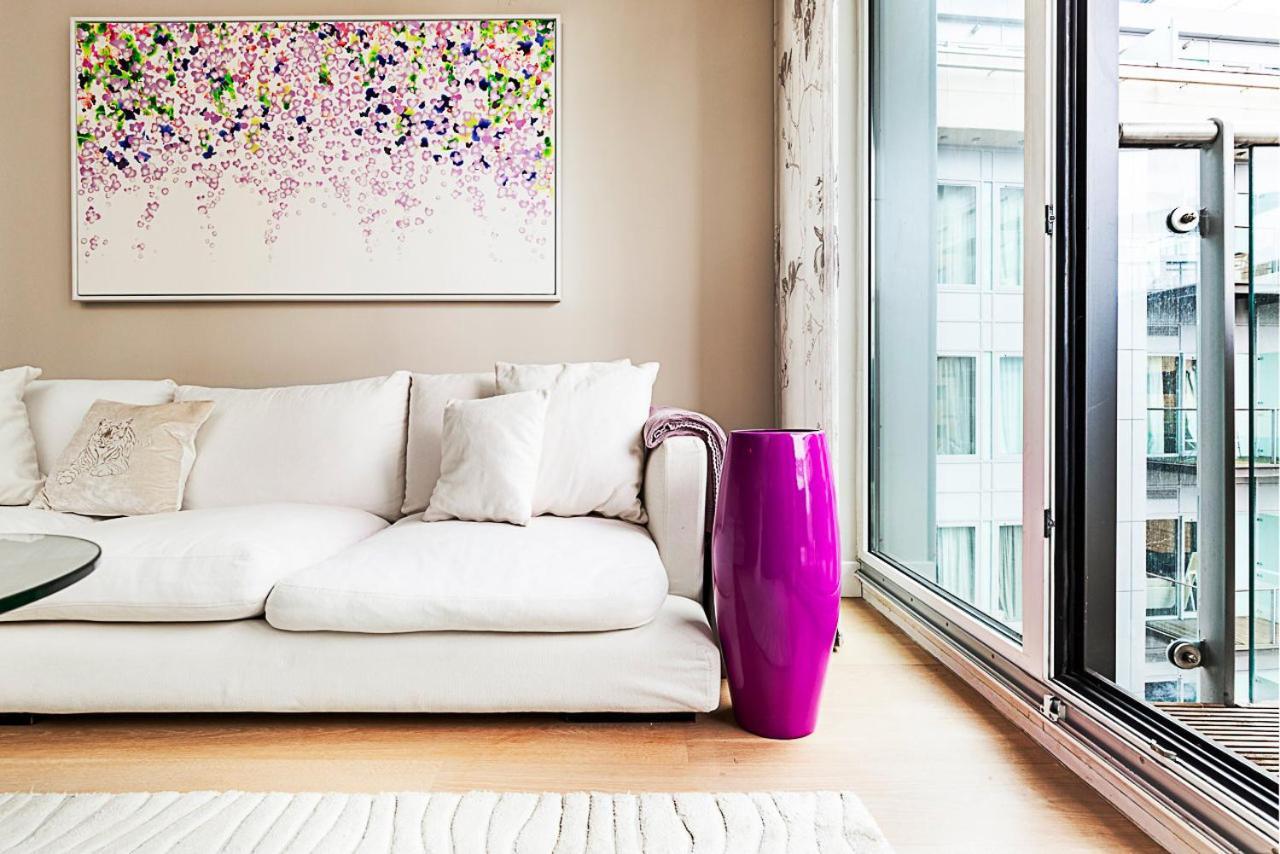 Stylish Battersea With Balcony Apartment