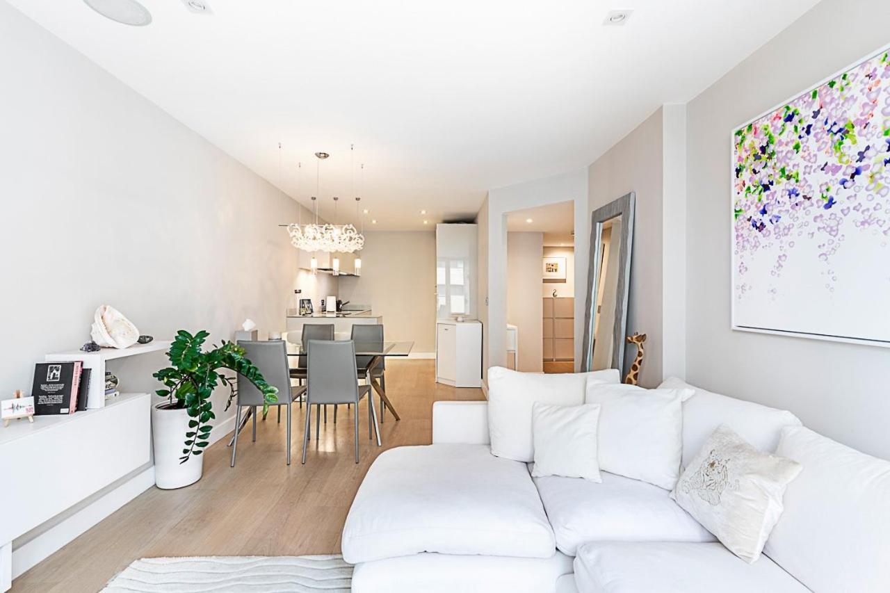 Stylish Battersea With Balcony Apartment London