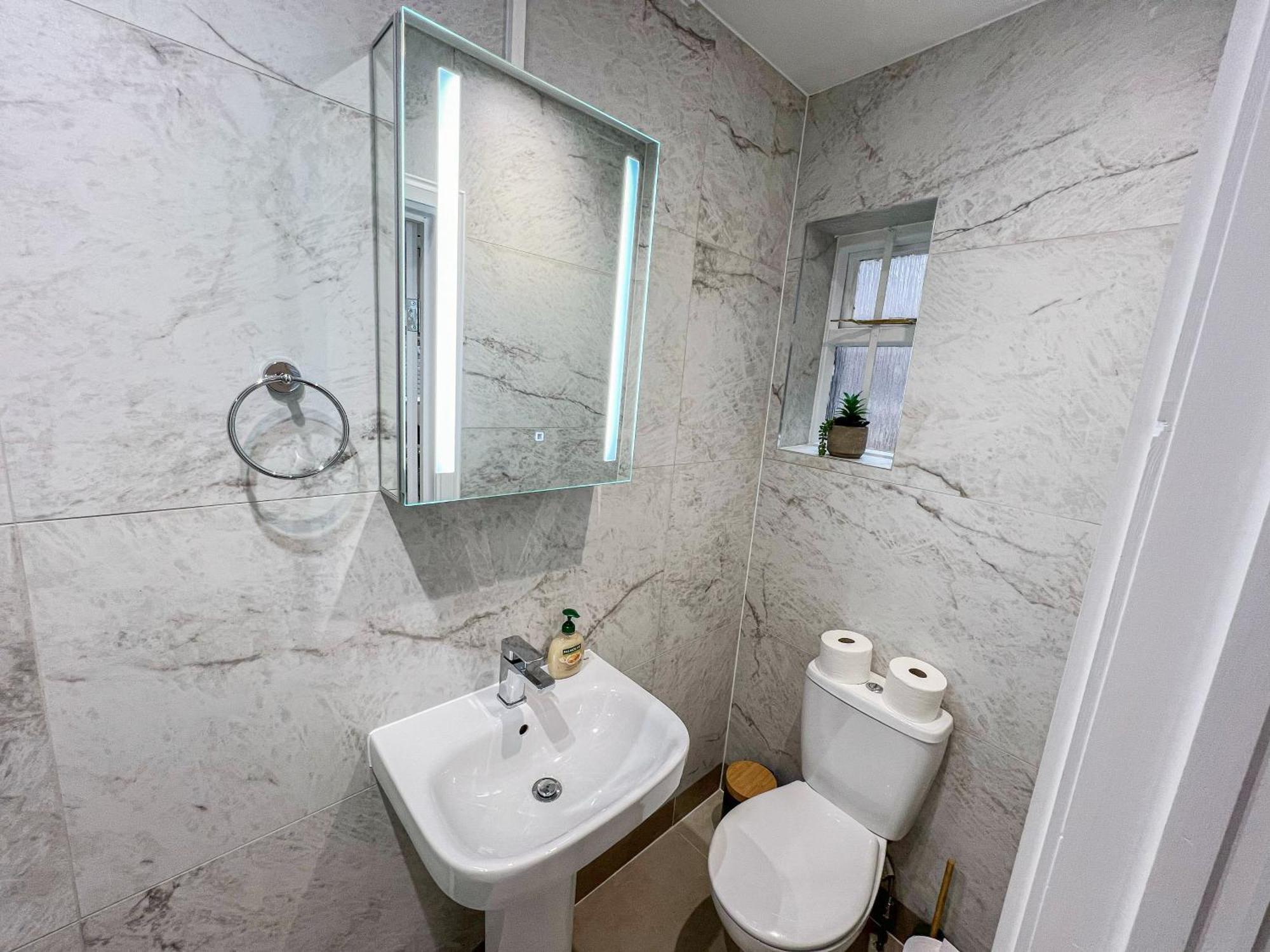 Sleek 1-bed Flats In Euston, Islington Near Regents Park Apartment *