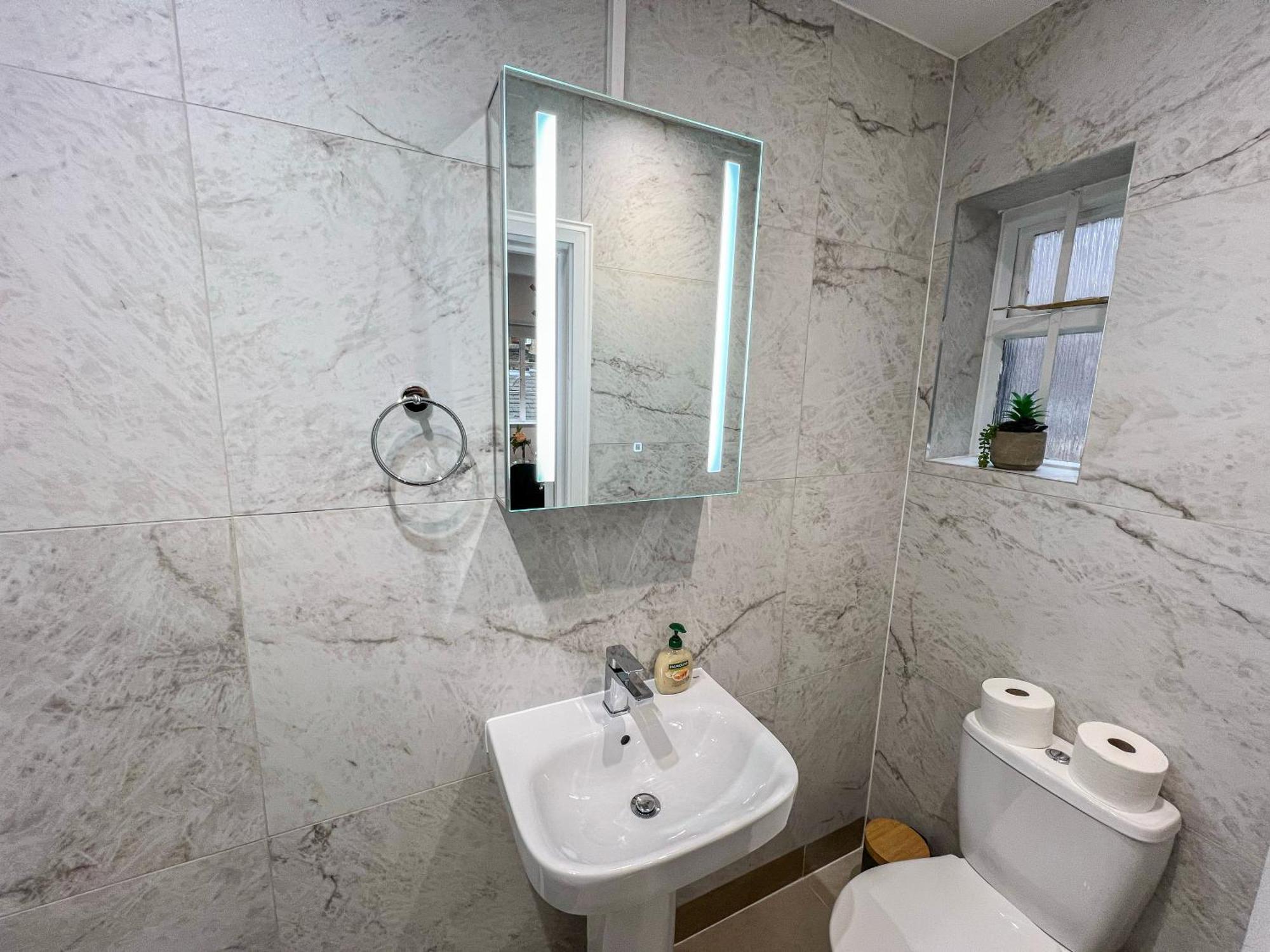 Sleek 1-bed Flats In Euston, Islington Near Regents Park Apartment