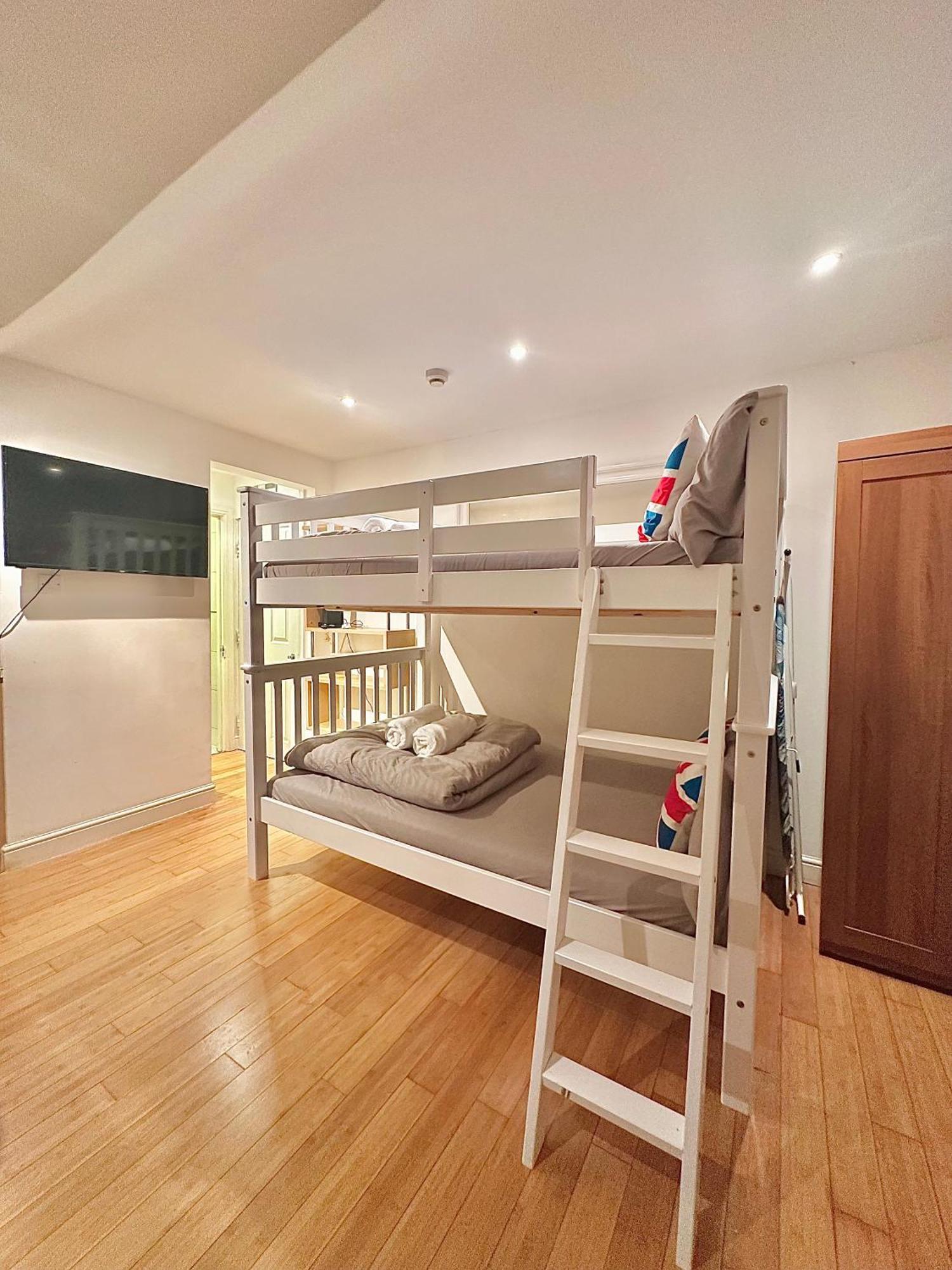 Floor Flat Apartment *