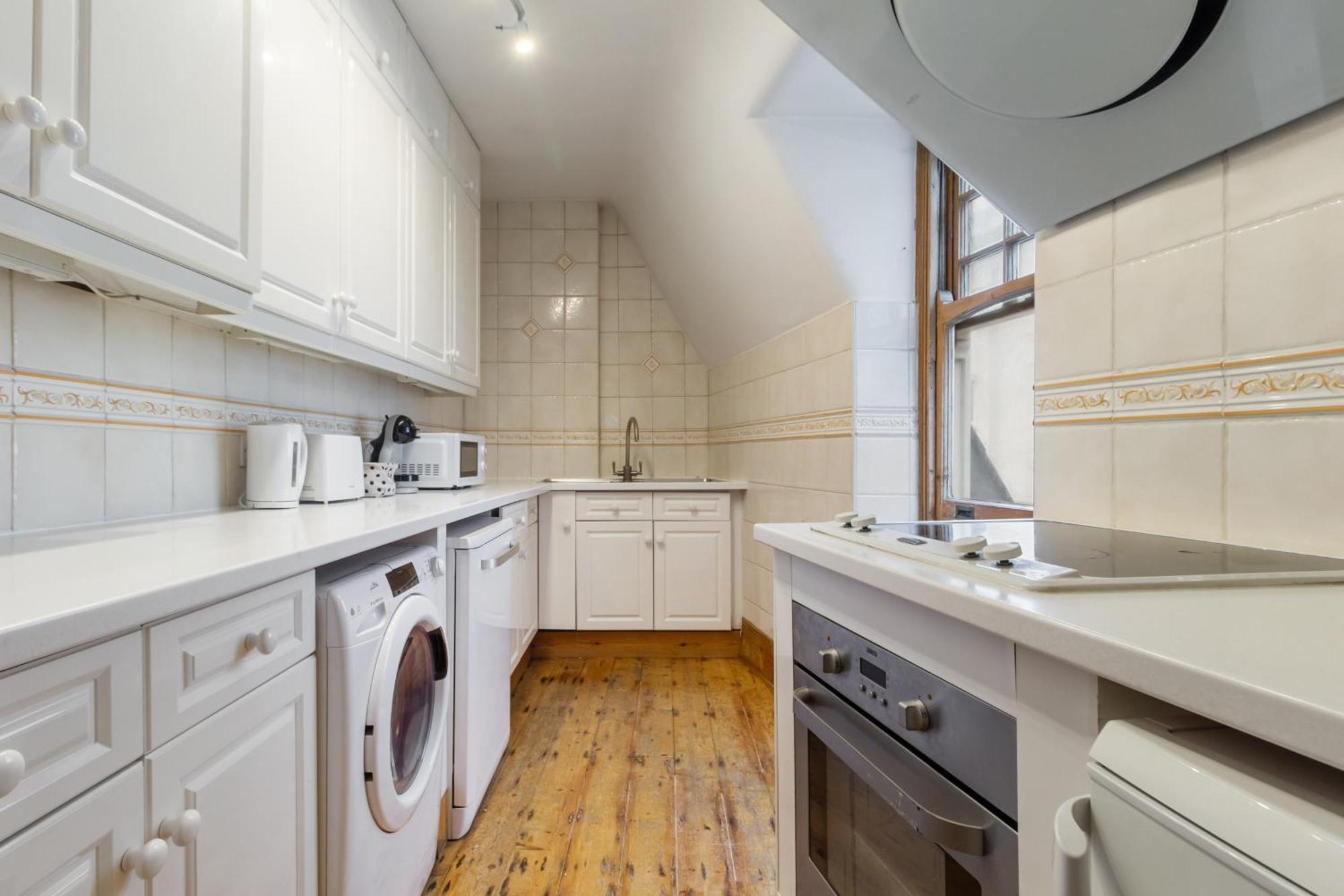 Appartement Elegant 3-bedroom In The Heart Of Piccadilly Circus No Lift- 4gl Londen
