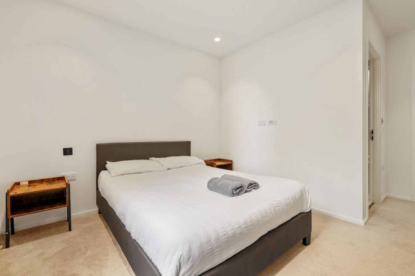 East 2 Riverside Apartment *