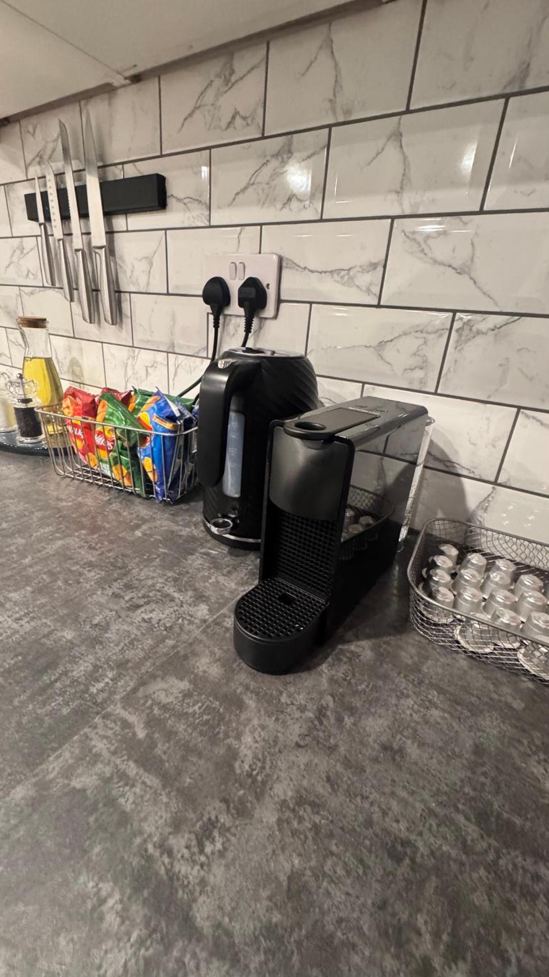 Apartment 2 Bedroom 2 Bth Deluxe Suite, Netflix Games, Near Putney Station, Fulham And Wimbledon, Ideal For Business And Relocator London