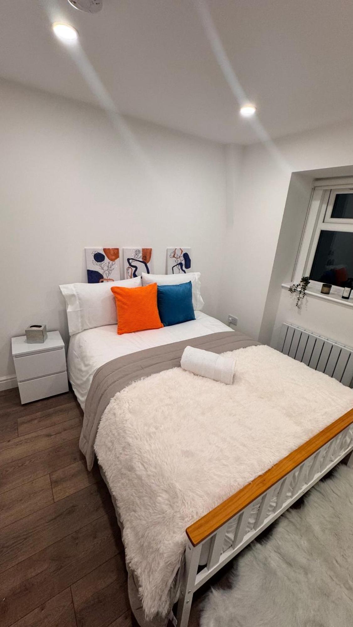2 Bedroom 2 Bth Deluxe Suite, Netflix Games, Near Putney Station, Fulham And Wimbledon, Ideal For Business And Relocator Apartment *