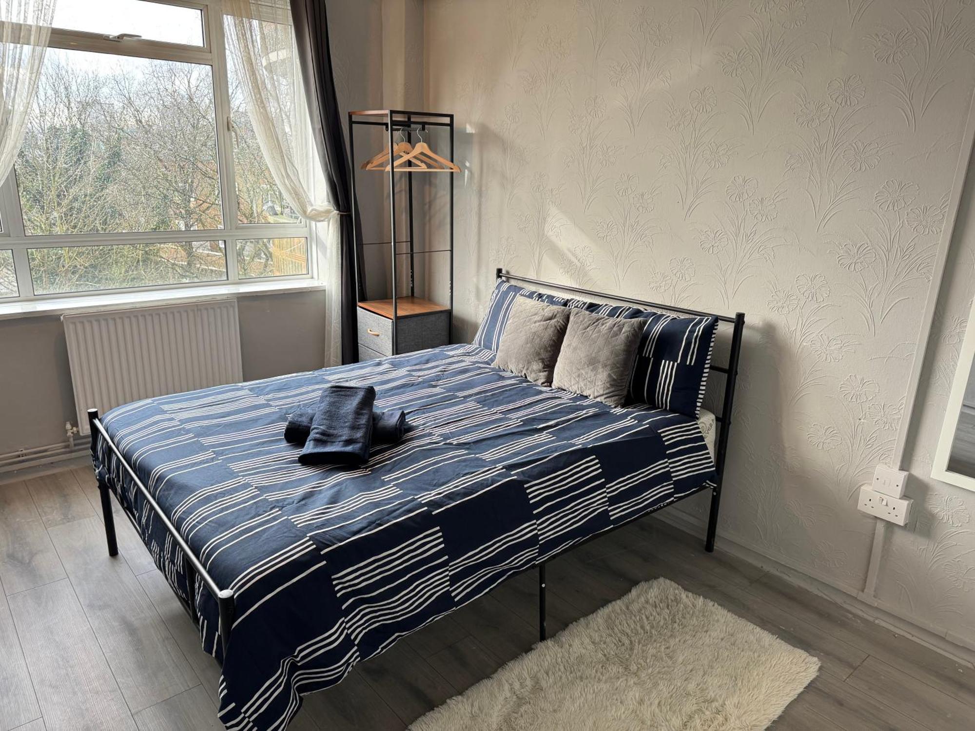 Huge 5 Bedroom Flat For 10 People 2 Min Away From Emirates Stadium Zone 2 Apartment *