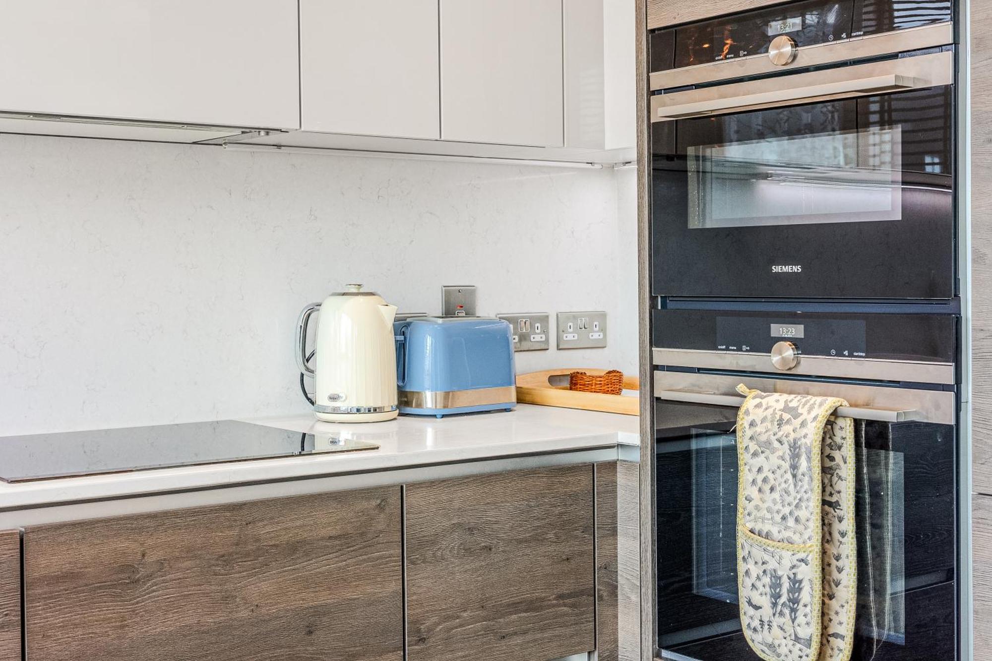 Bright 1 Bdr With Terrace & Great Travel Links * Londen