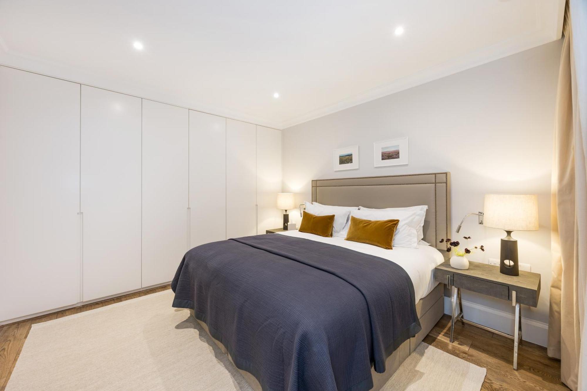 Buckingham & Lloyds Knightsbridge Aparthotel London