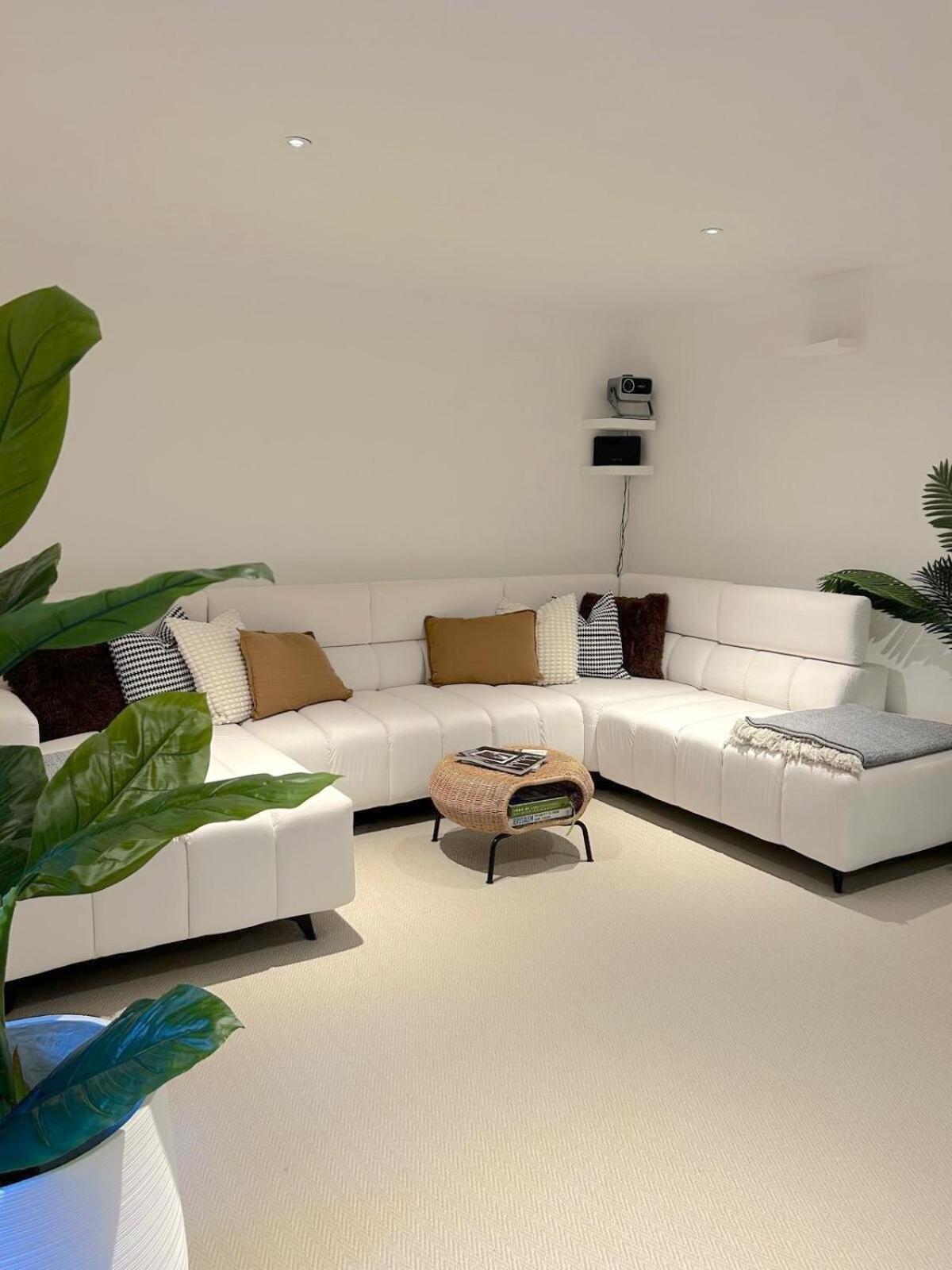 Sophisticated 2 Bed Apartment, Hyde Park Apartment *
