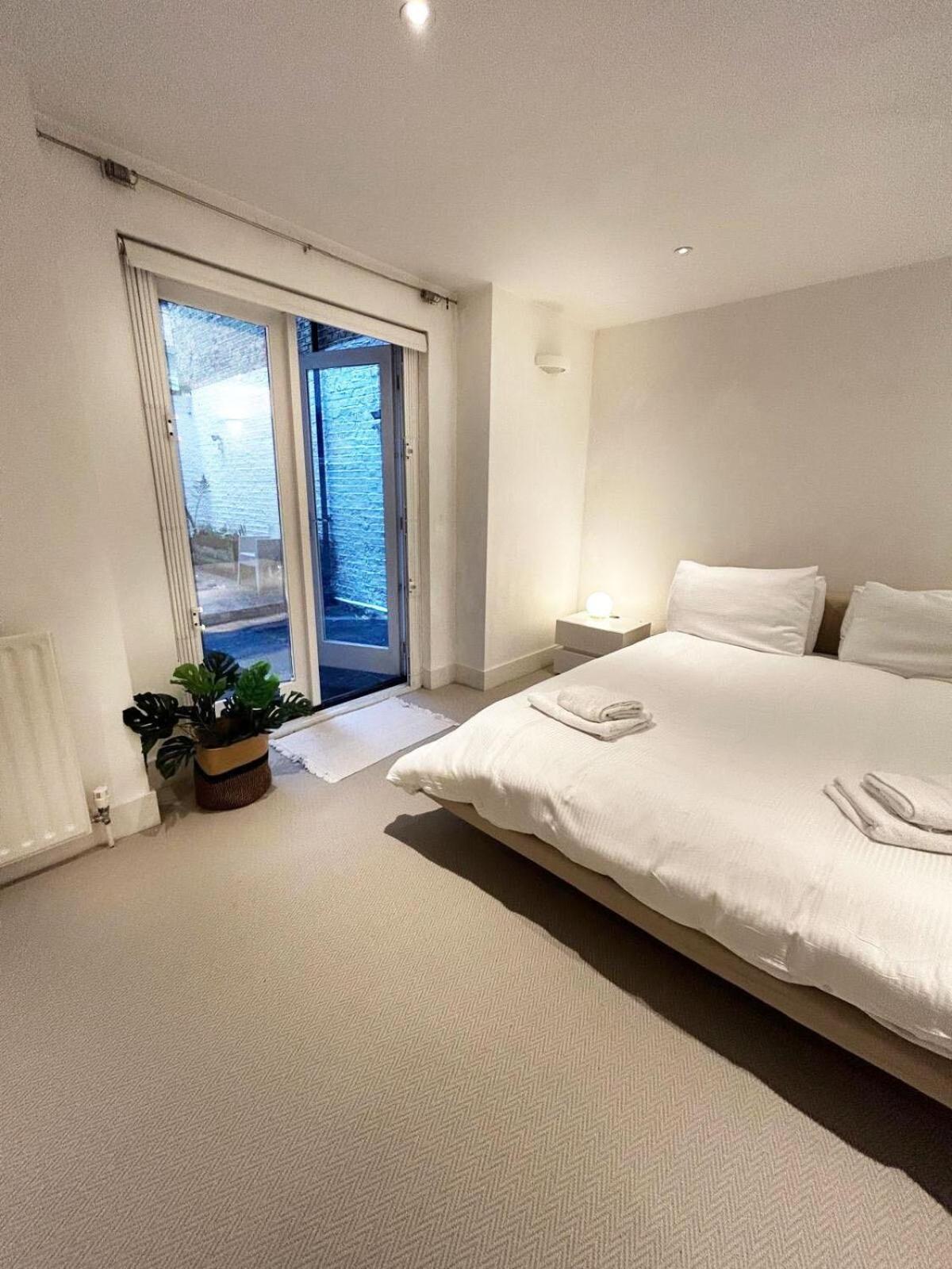 Apartment Sophisticated 2 Bed Apartment, Hyde Park London