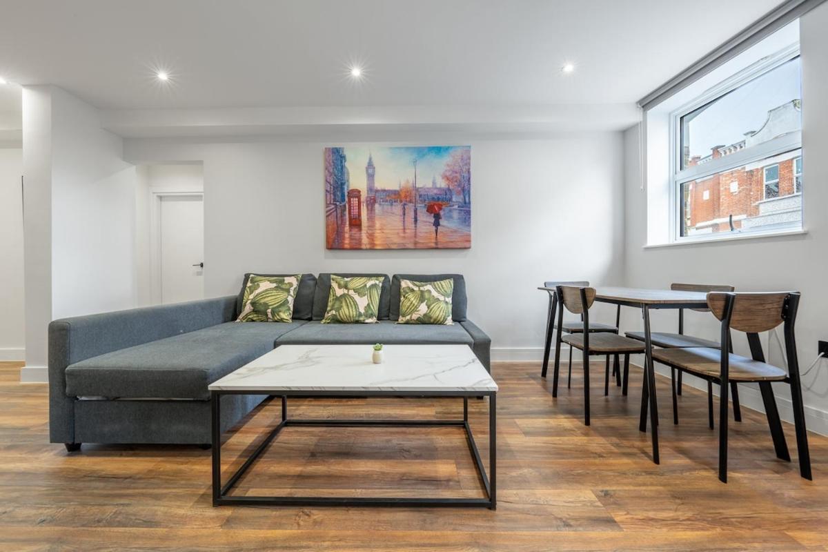 West Sleeps 5 - Zone 2 *