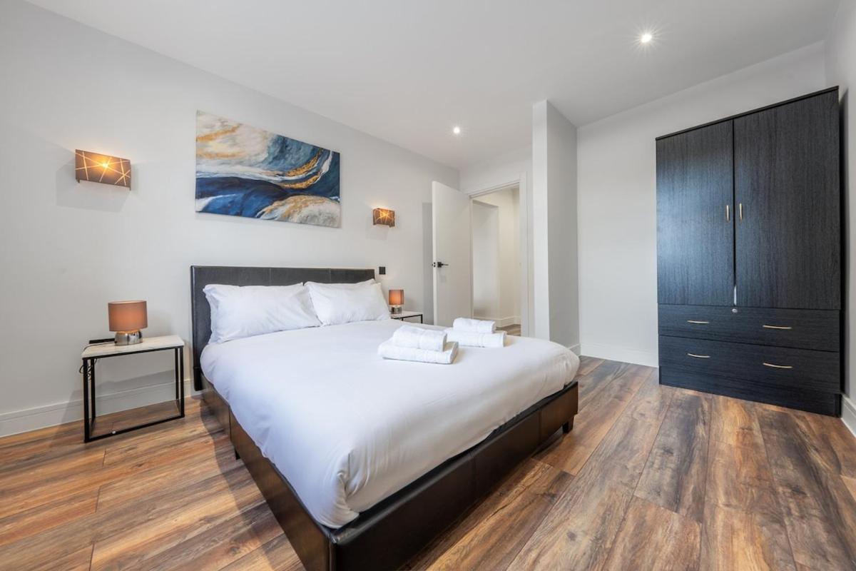 West Sleeps 5 - Zone 2 Apartment *