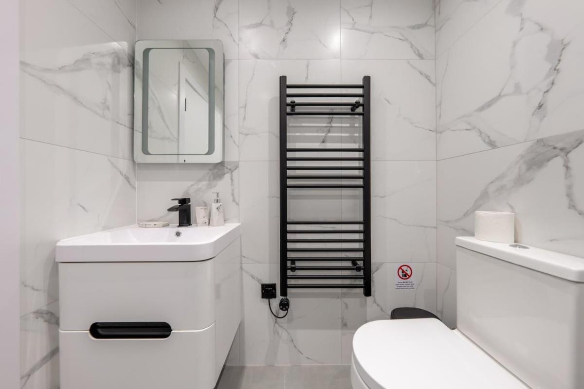 Apartment West Sleeps 5 - Zone 2 *