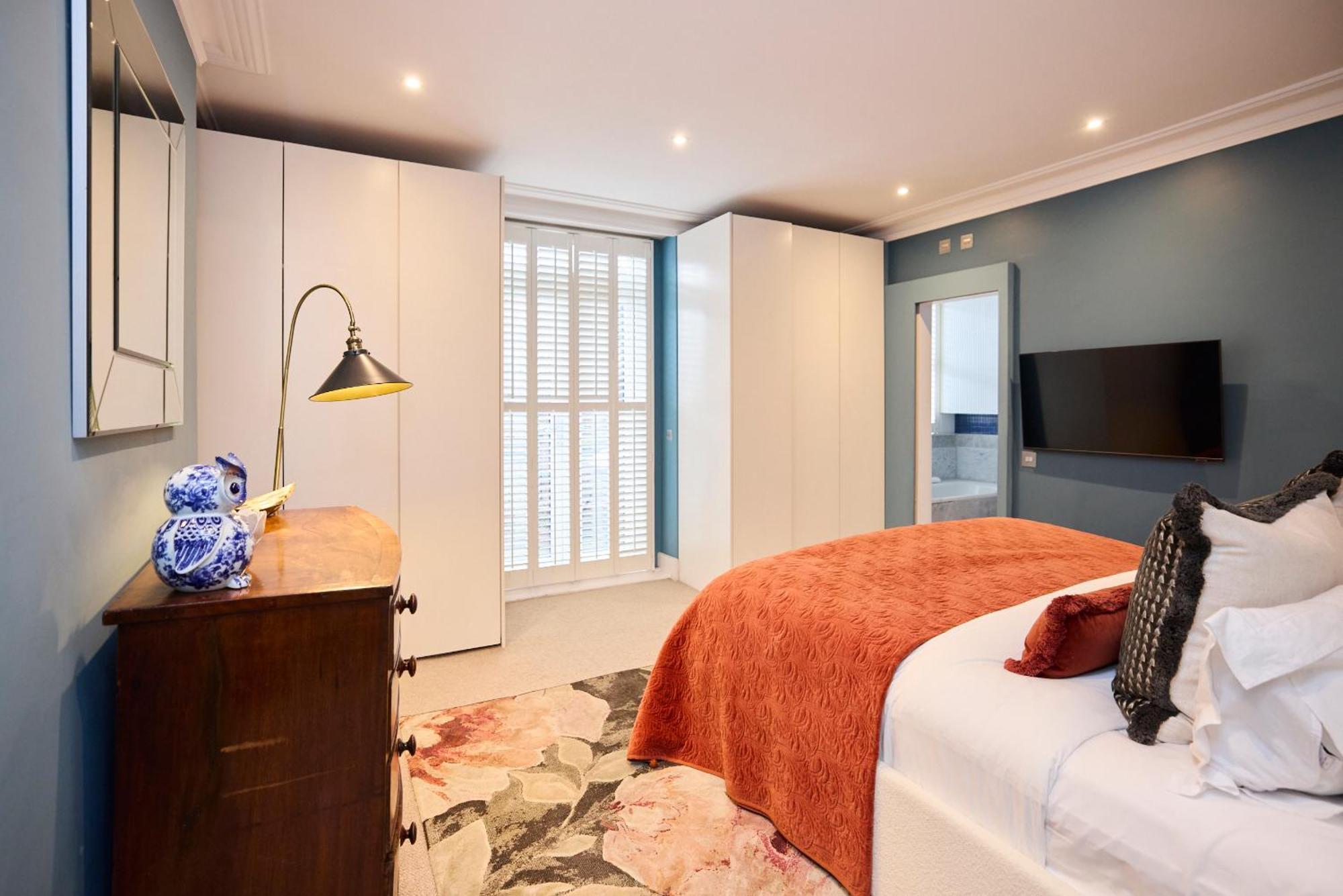 The Chelsea Gem - Charming 1bdr With Balcony Apartment