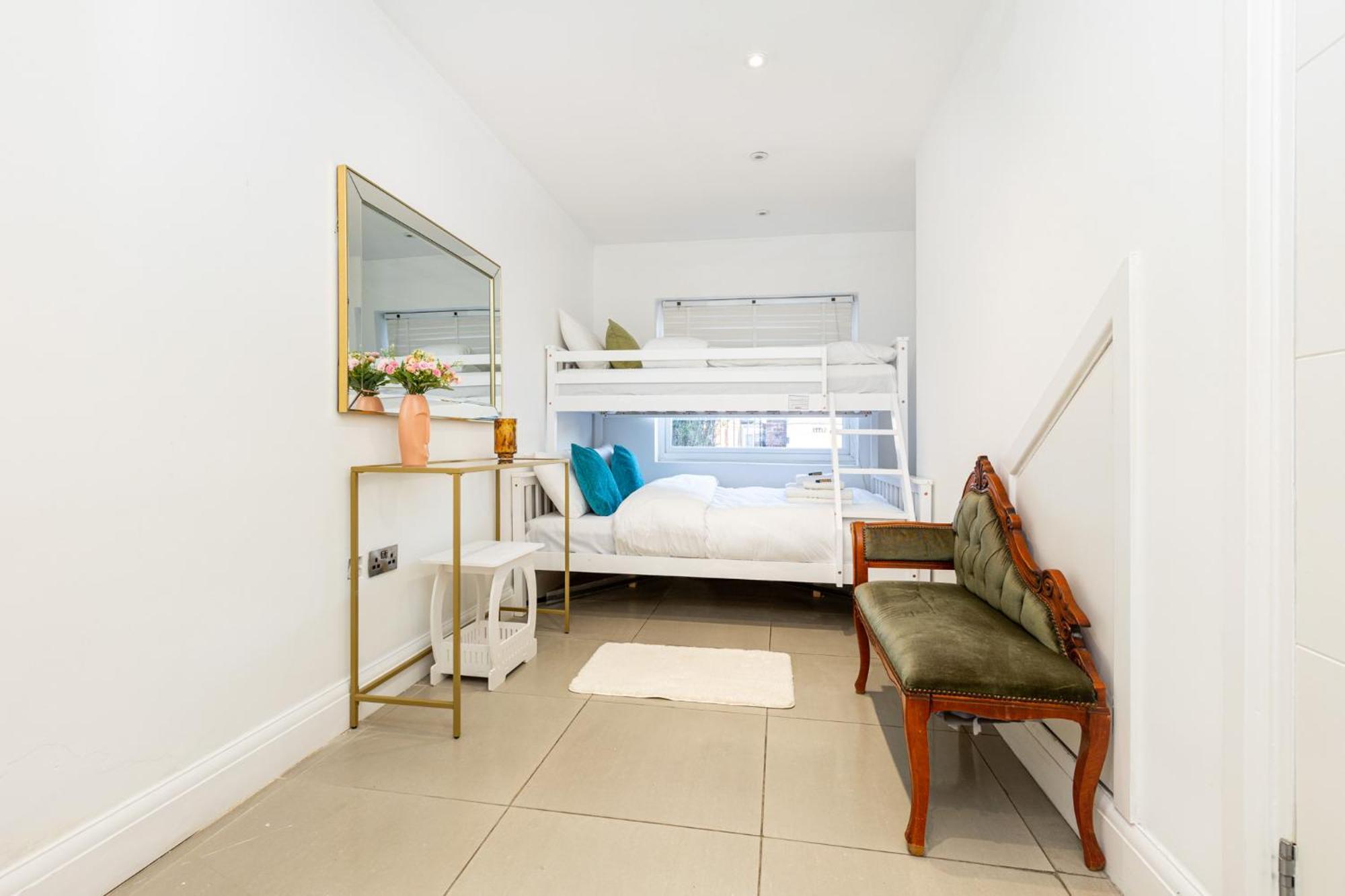 Apartment Chic 3br With Garden & Parking Near Hampstead Heath