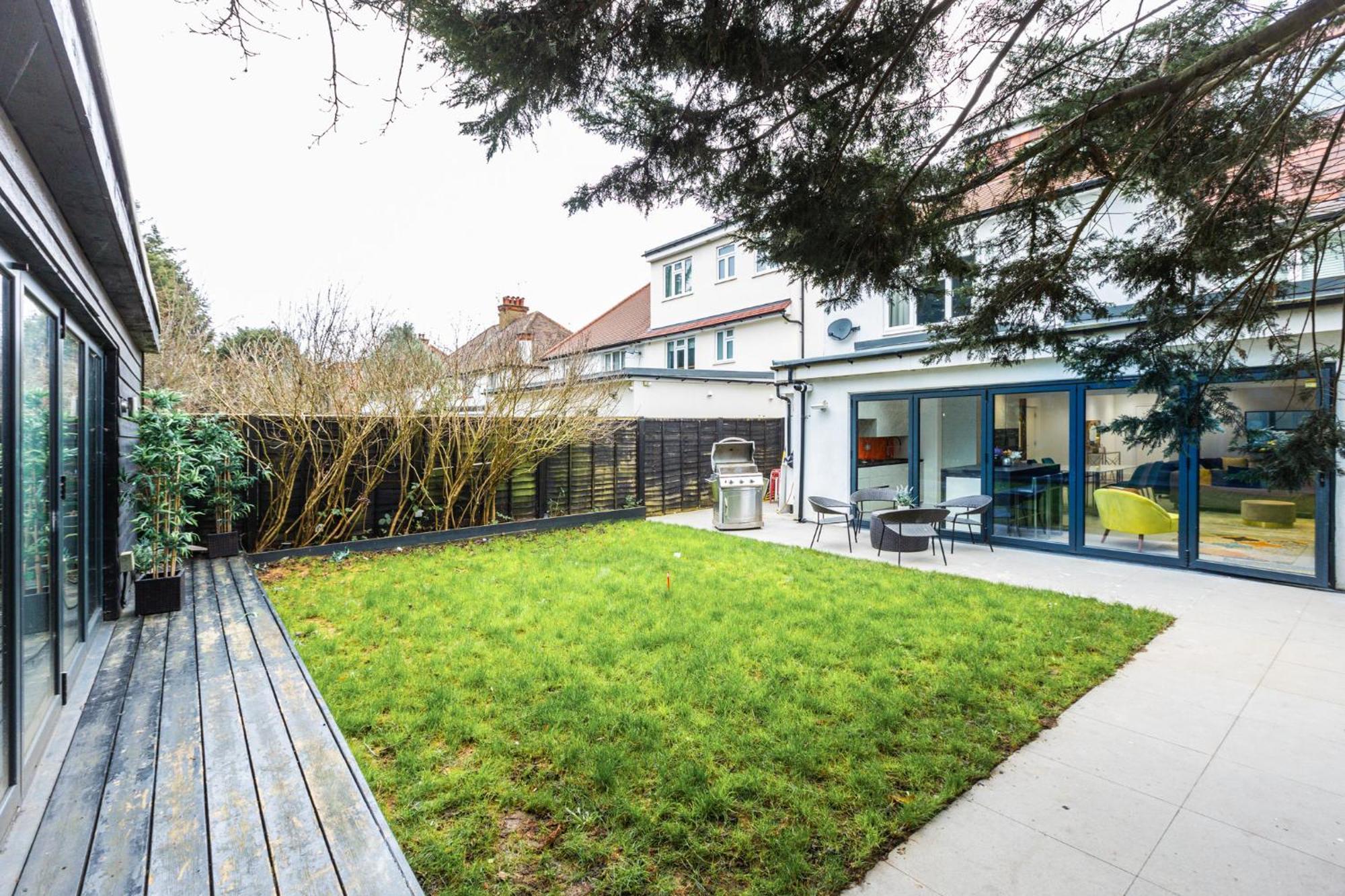 Chic 3br With Garden & Parking Near Hampstead Heath Appartement Londen