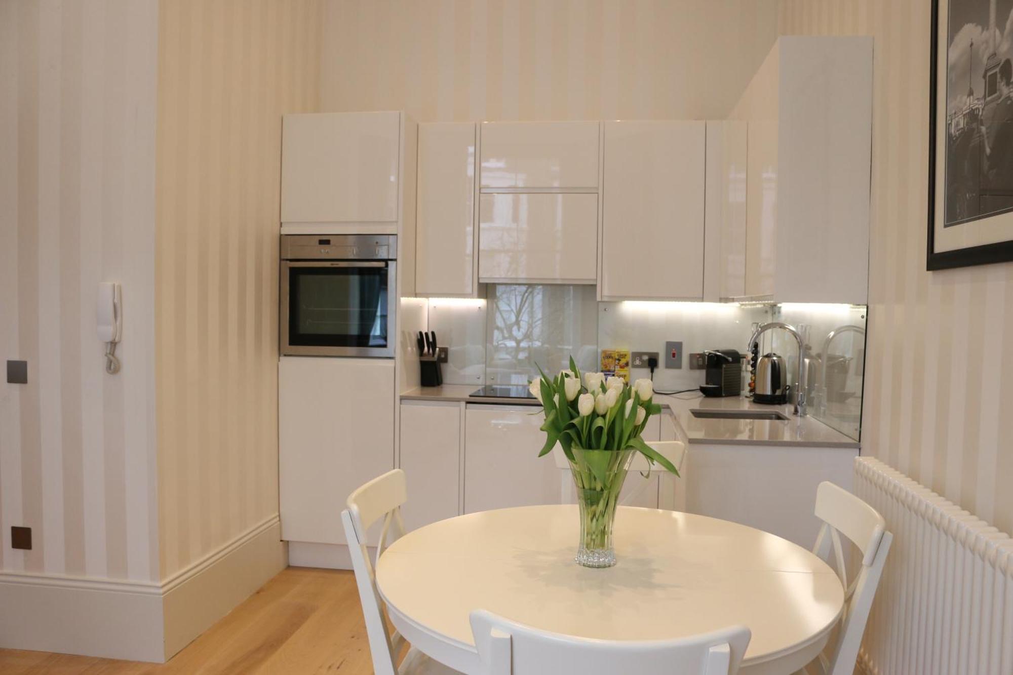 Luxury Garden View Flat - Kensington Apartment London