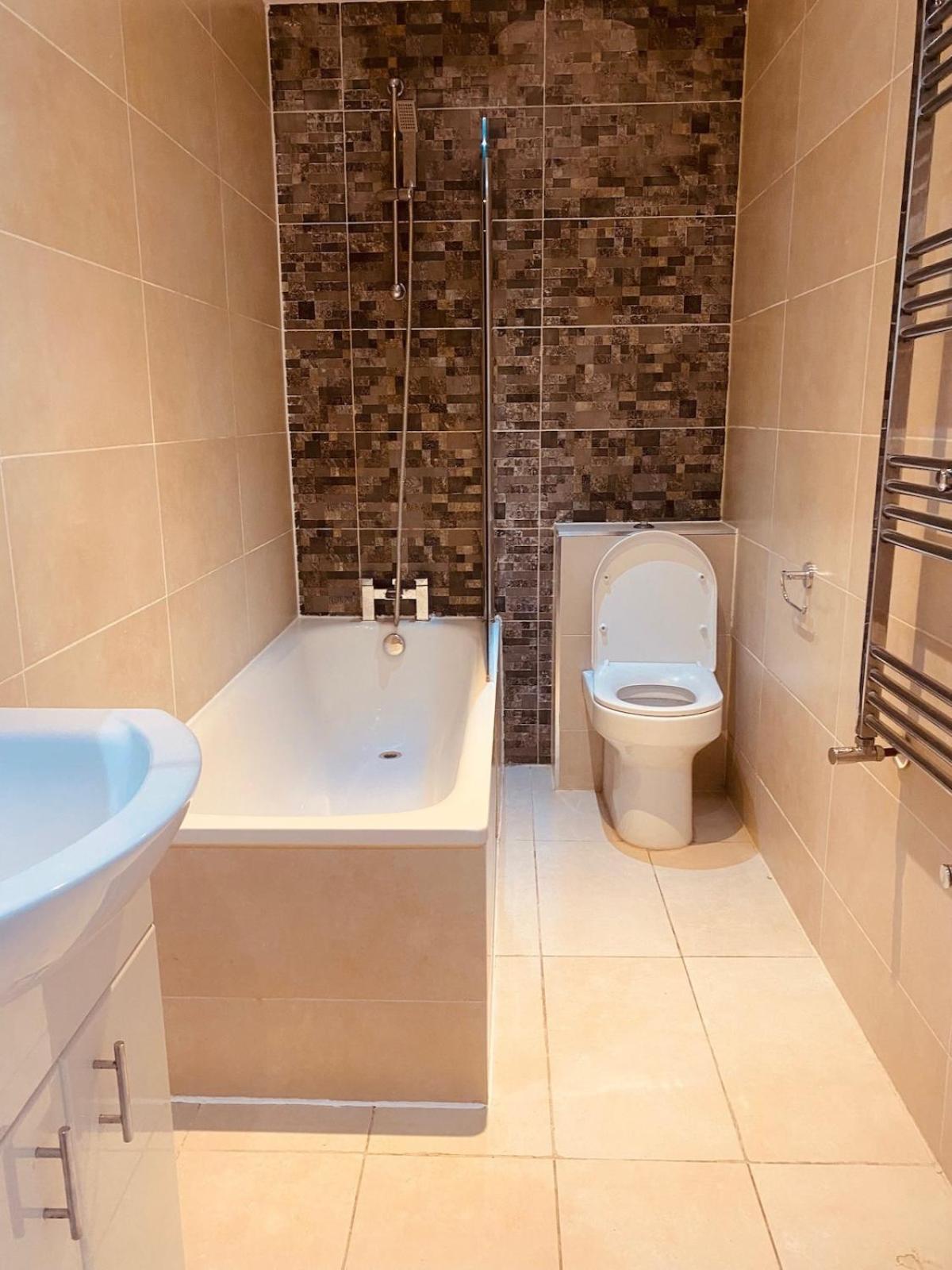 Spacious 1 Bed Flat In The Apartment
