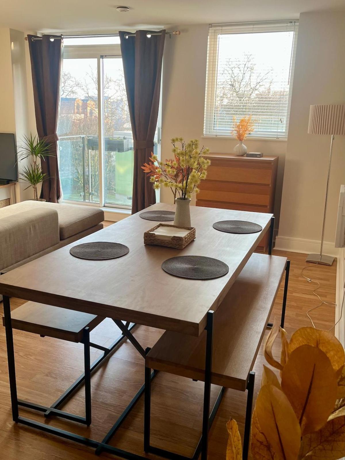 Limehouse Marina, Large 2 Bed