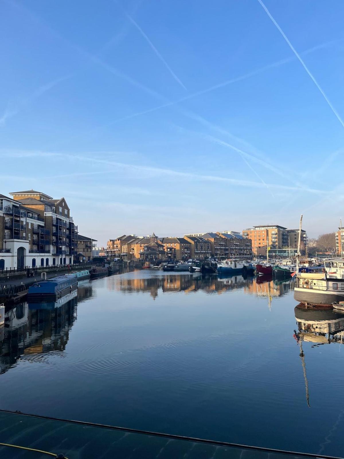 Limehouse Marina, Large 2 Bed Apartment