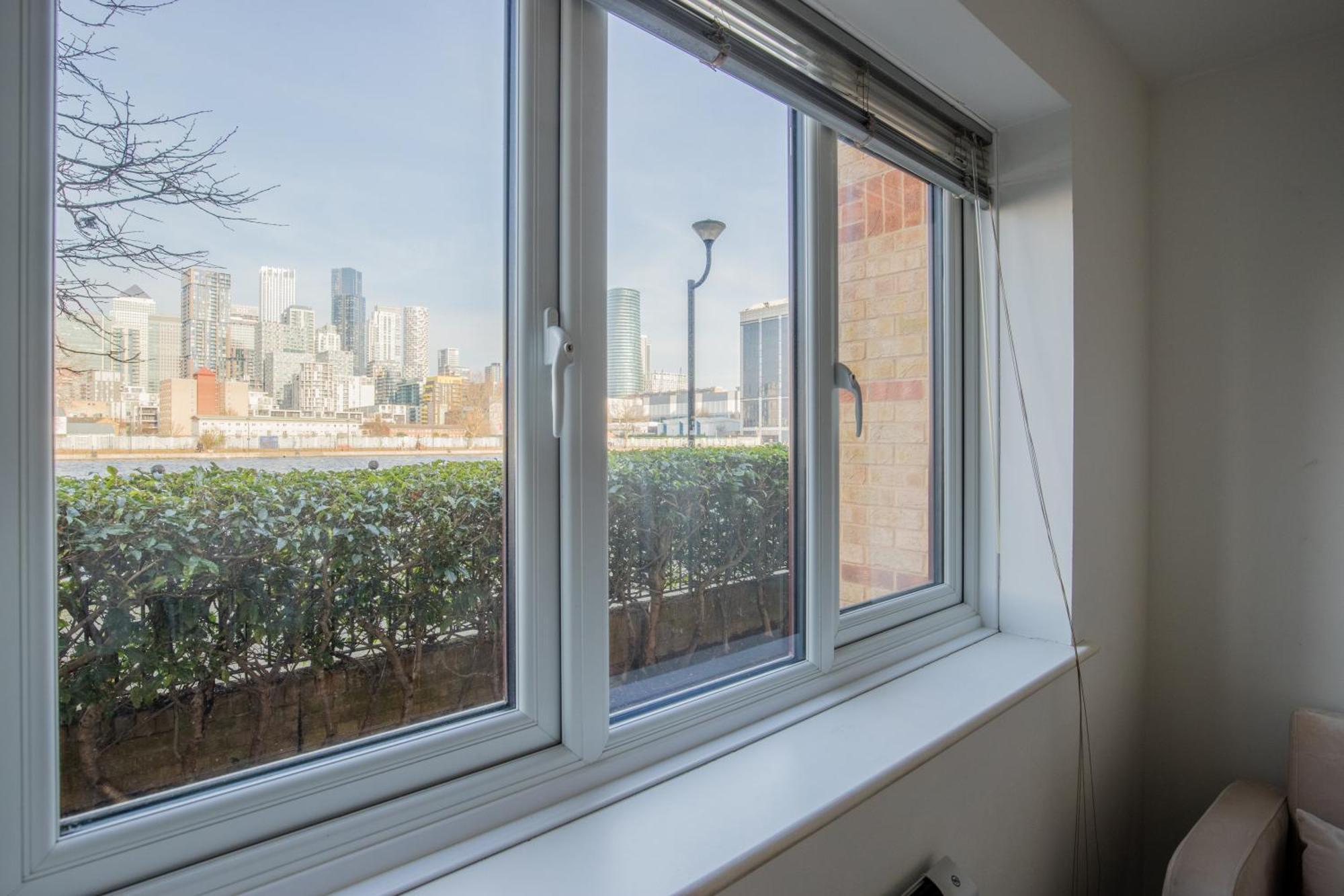 Londwell, Canary Wharf Riverfront Chic * London