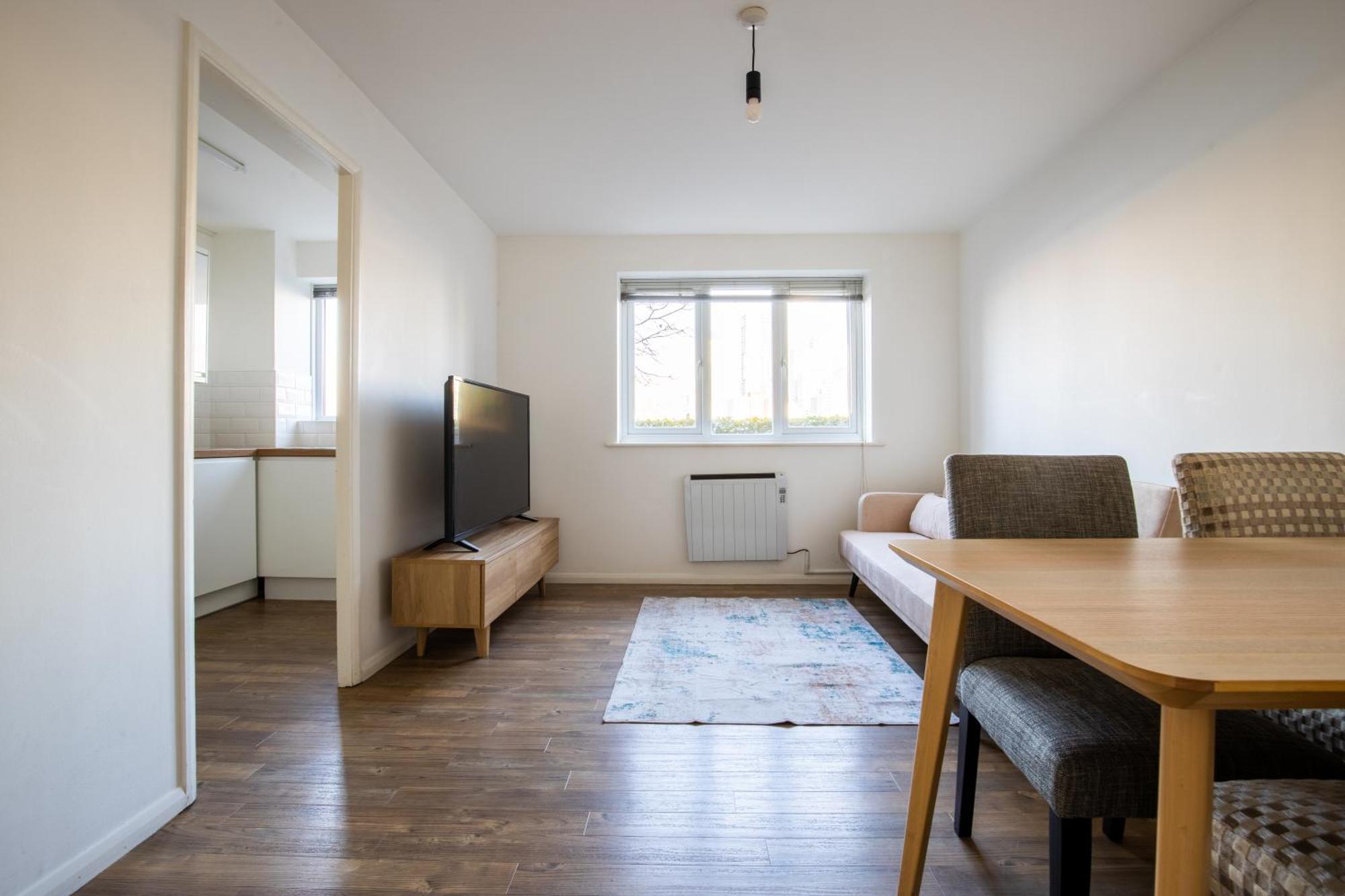 Londwell, Canary Wharf Riverfront Chic
