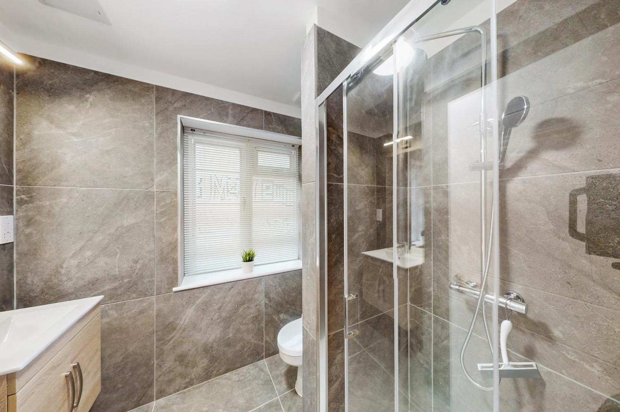 Stylish & Spacious Modern Near Dalston Kingsland Station * Londen