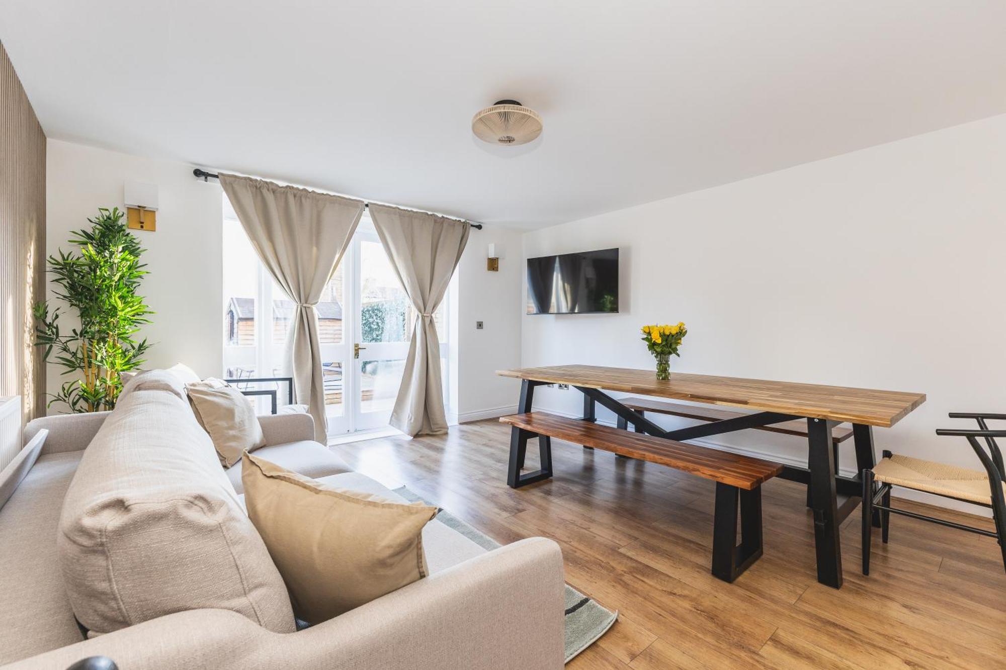Arte Serviced Stratford - 3 Bedrooms 2 Bathrooms London, Stratford, Maryland, Free Parking, Garden, Weekly Or Monthly - Up To 8 Guests * London