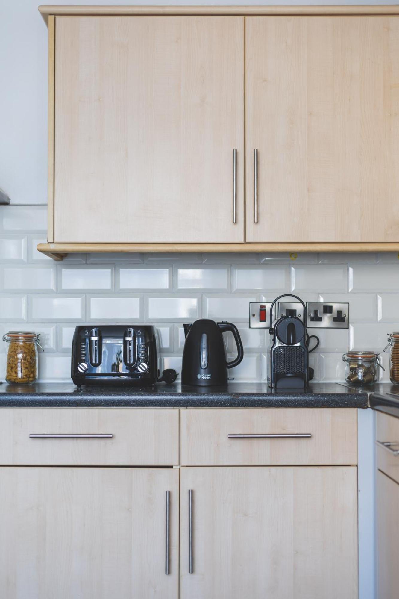 Arte Serviced Stratford - 3 Bedrooms 2 Bathrooms London, Stratford, Maryland, Free Parking, Garden, Weekly Or Monthly - Up To 8 Guests Vakantiehuis