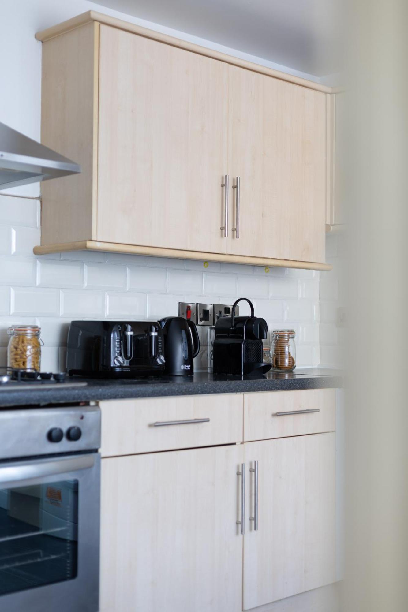 Arte Serviced Stratford - 3 Bedrooms 2 Bathrooms London, Stratford, Maryland, Free Parking, Garden, Weekly Or Monthly - Up To 8 Guests Vakantiehuis *