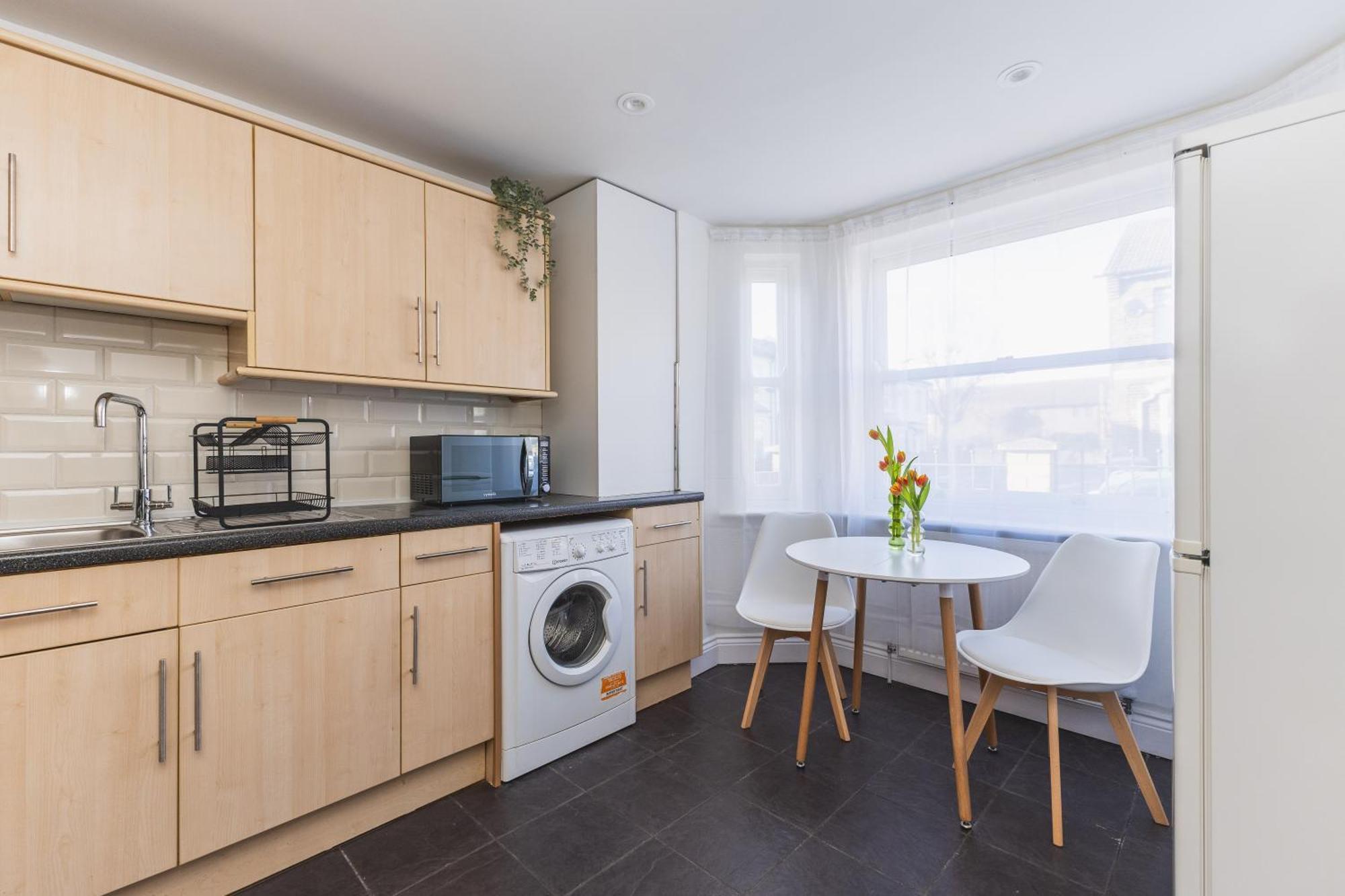 Arte Serviced Stratford - 3 Bedrooms 2 Bathrooms London, Stratford, Maryland, Free Parking, Garden, Weekly Or Monthly - Up To 8 Guests Ferienhaus *