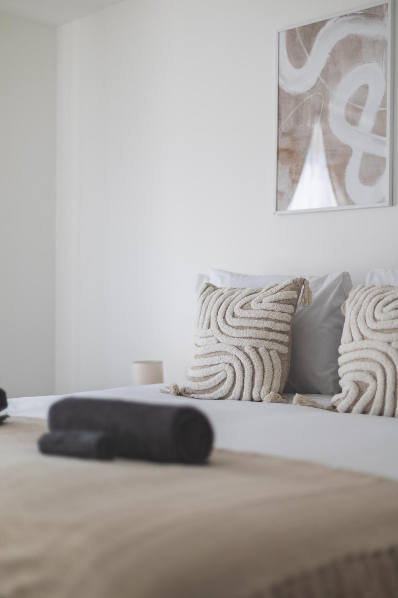 Arte Serviced Stratford - 3 Bedrooms 2 Bathrooms London, Stratford, Maryland, Free Parking, Garden, Weekly Or Monthly - Up To 8 Guests * London