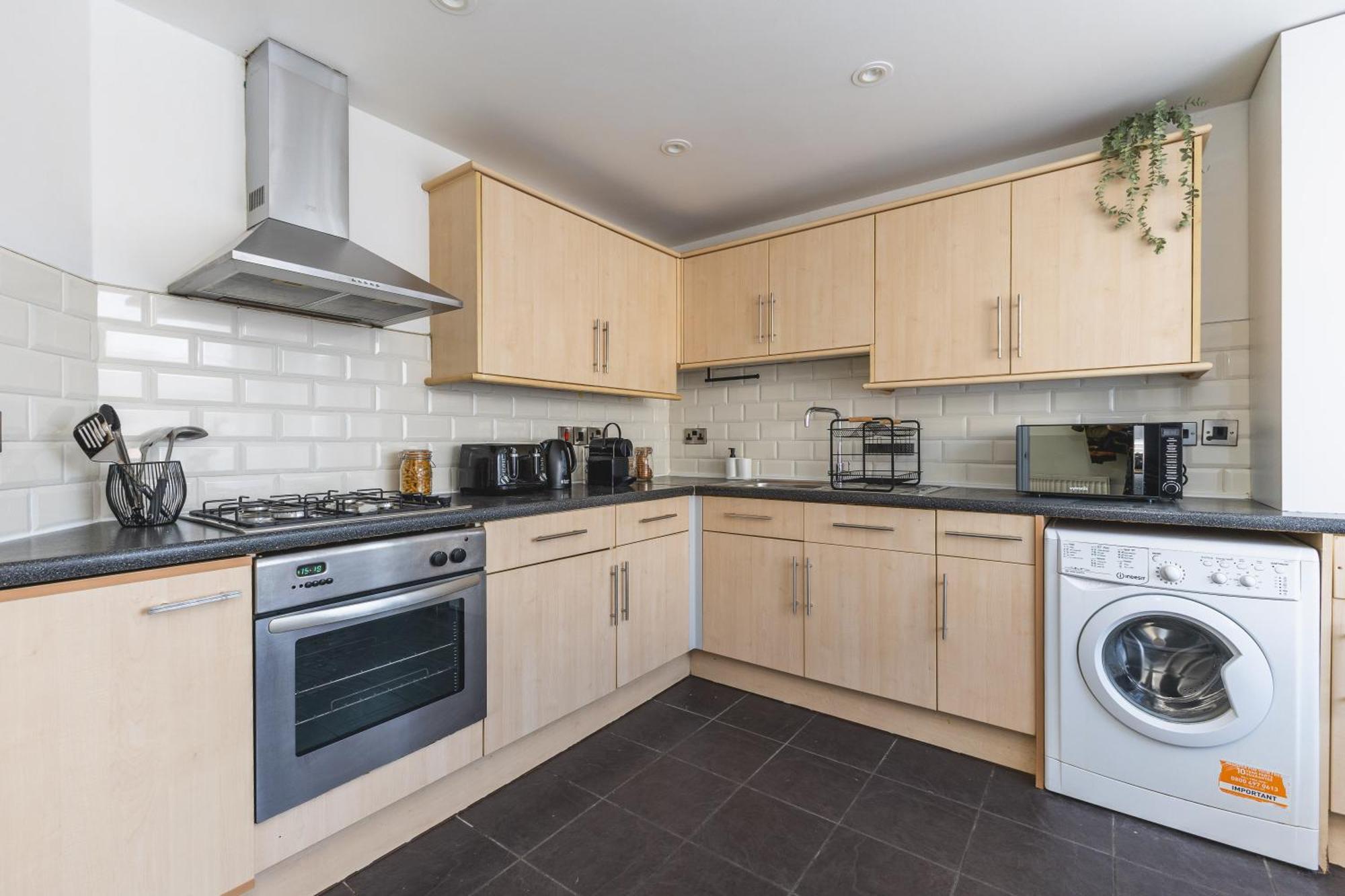 Arte Serviced Stratford - 3 Bedrooms 2 Bathrooms London, Stratford, Maryland, Free Parking, Garden, Weekly Or Monthly - Up To 8 Guests * London